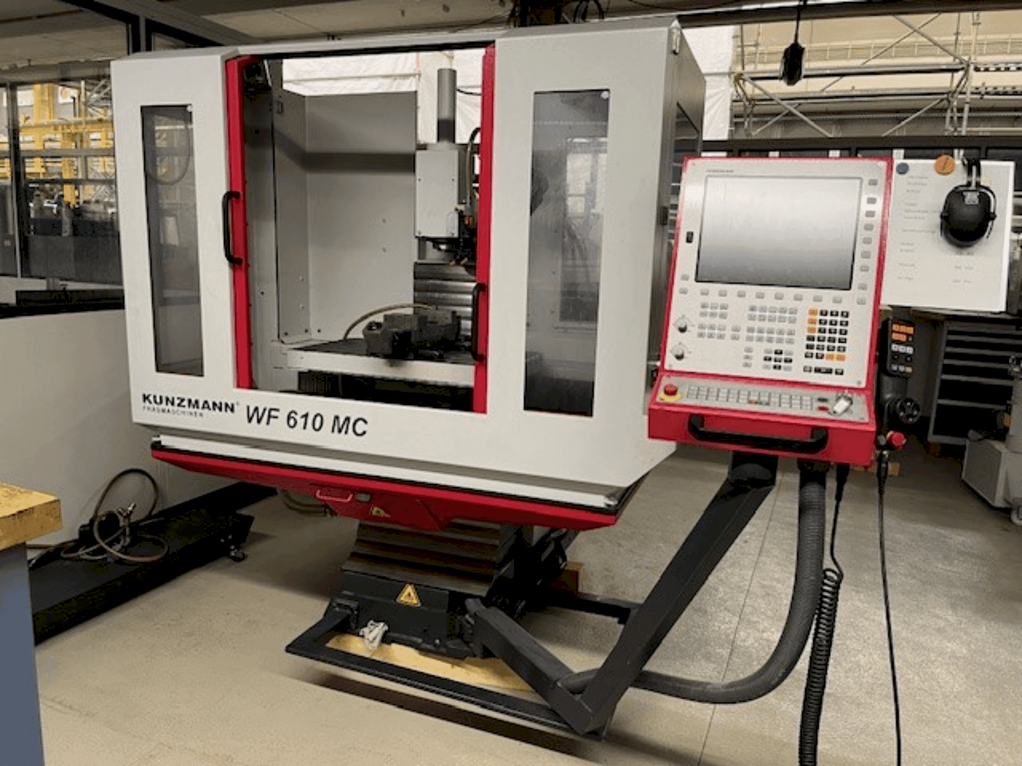 Вид станка KUNZMANN WF 610MC  спереди