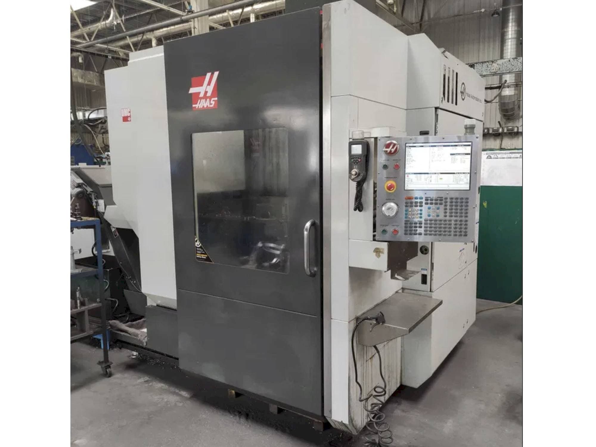 Вид станка HAAS UMC-750  спереди