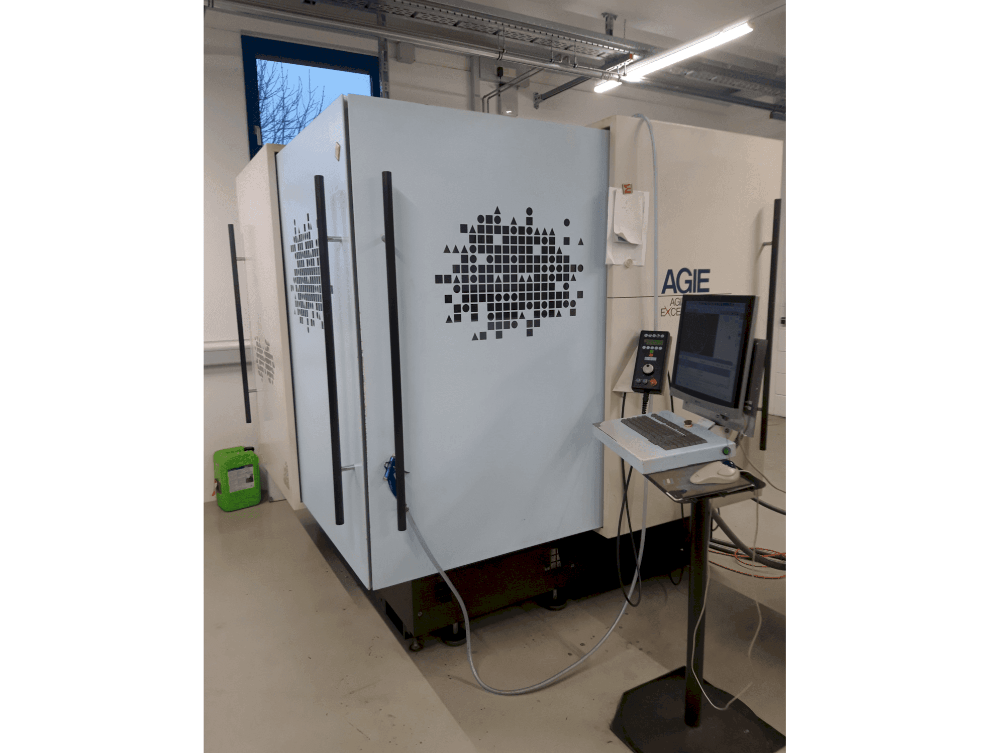 Вид станка AGIE Agiecut Excellence 2F  спереди