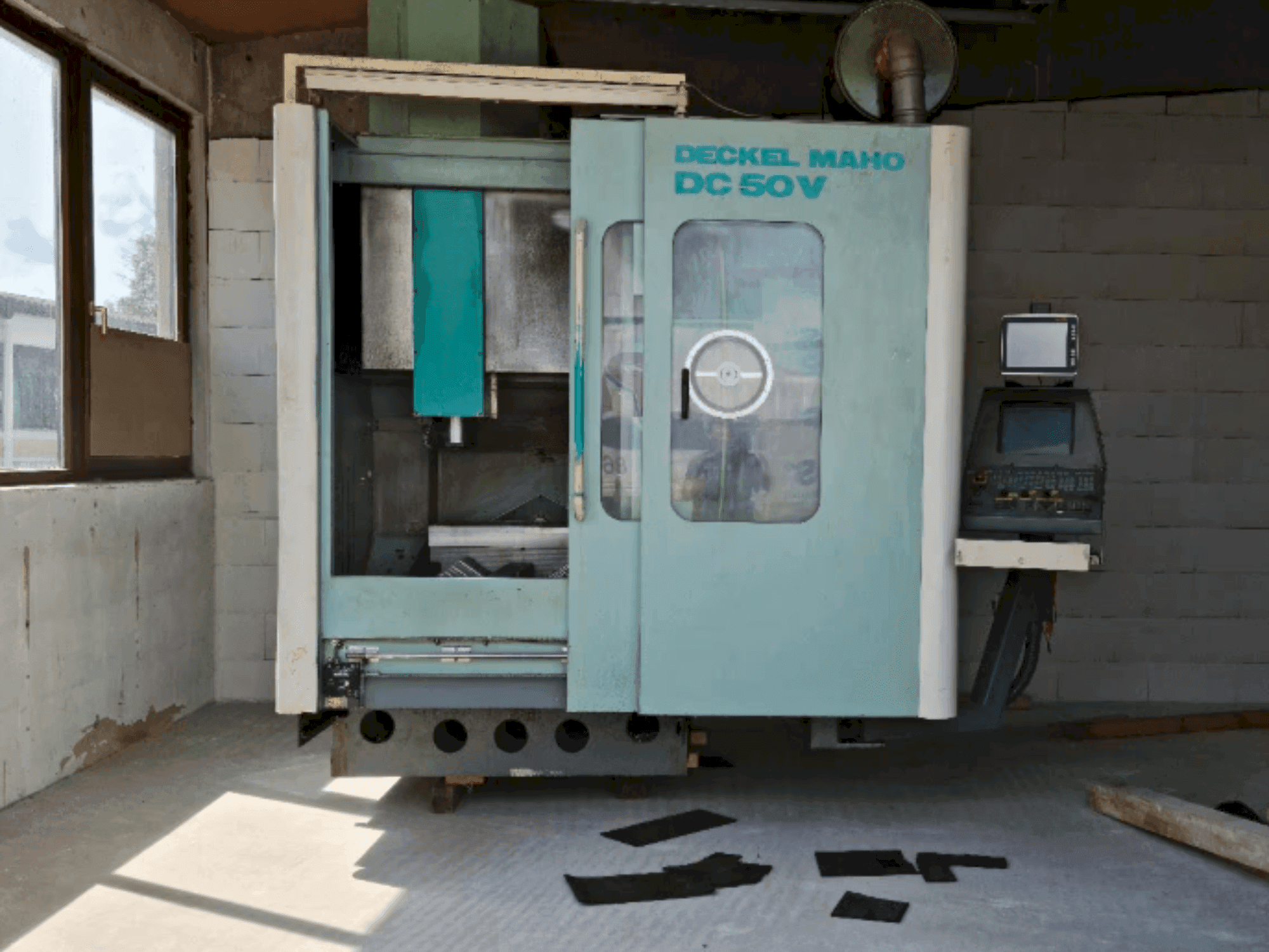 Вид станка DECKEL MAHO DC 50 V  спереди