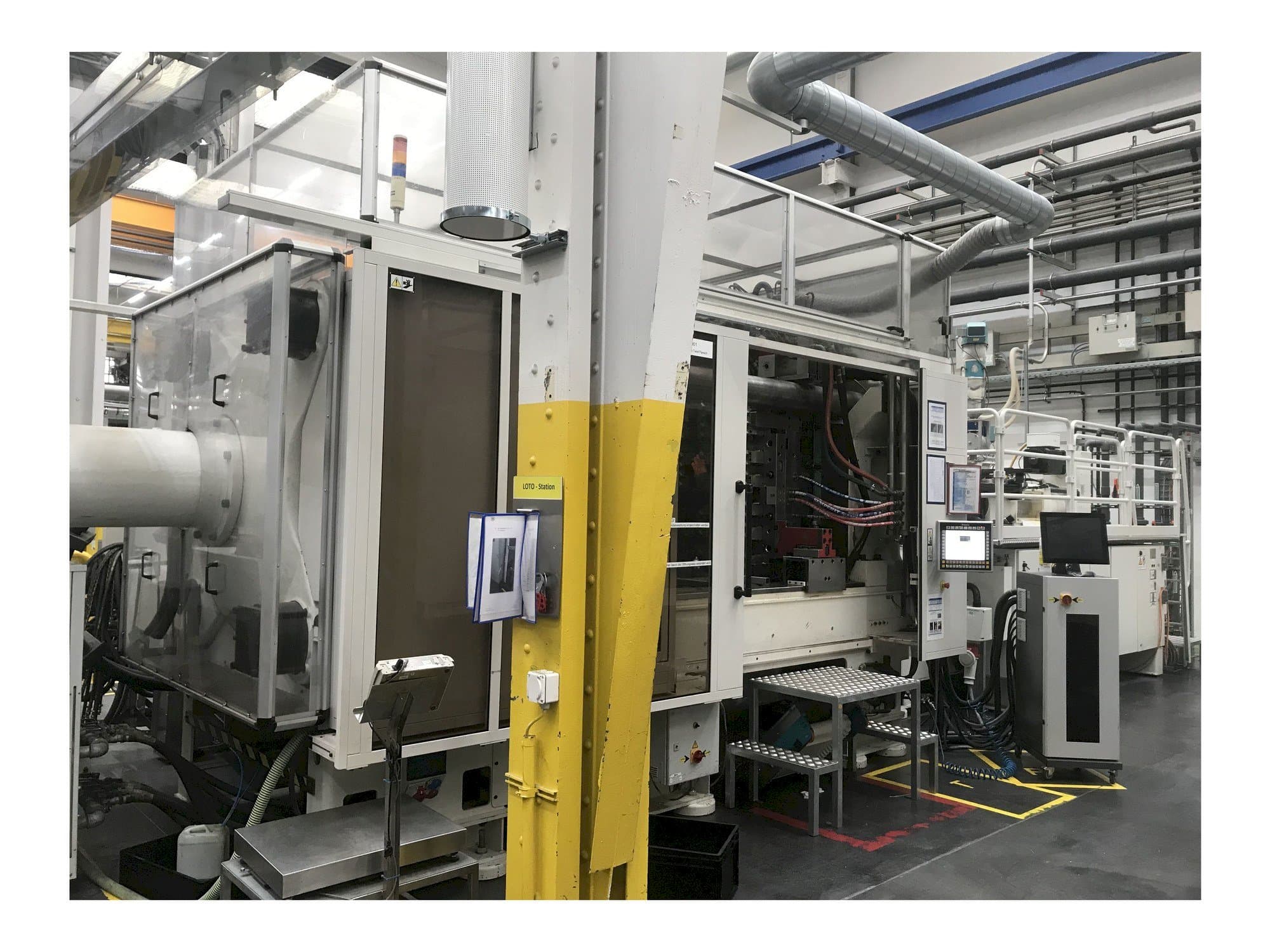 Вид станка Husky H650 RS 80/65  спереди