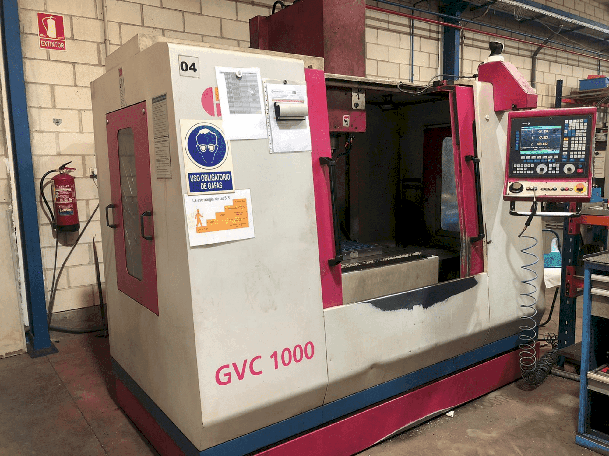 Вид станка LAGUN KONDIA GVC 1000  спереди