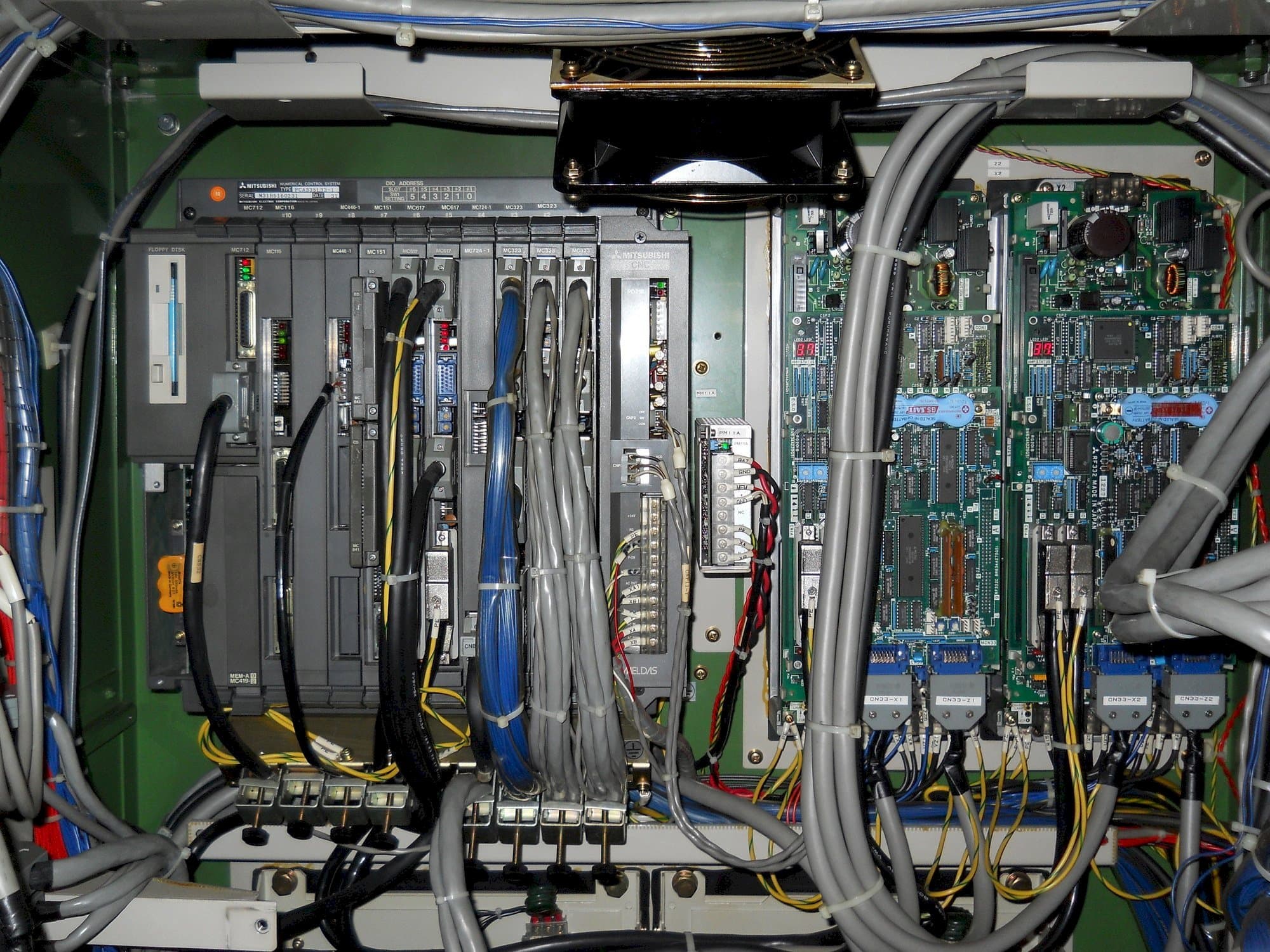 Вид станка Mazak Multiplex 610  спереди