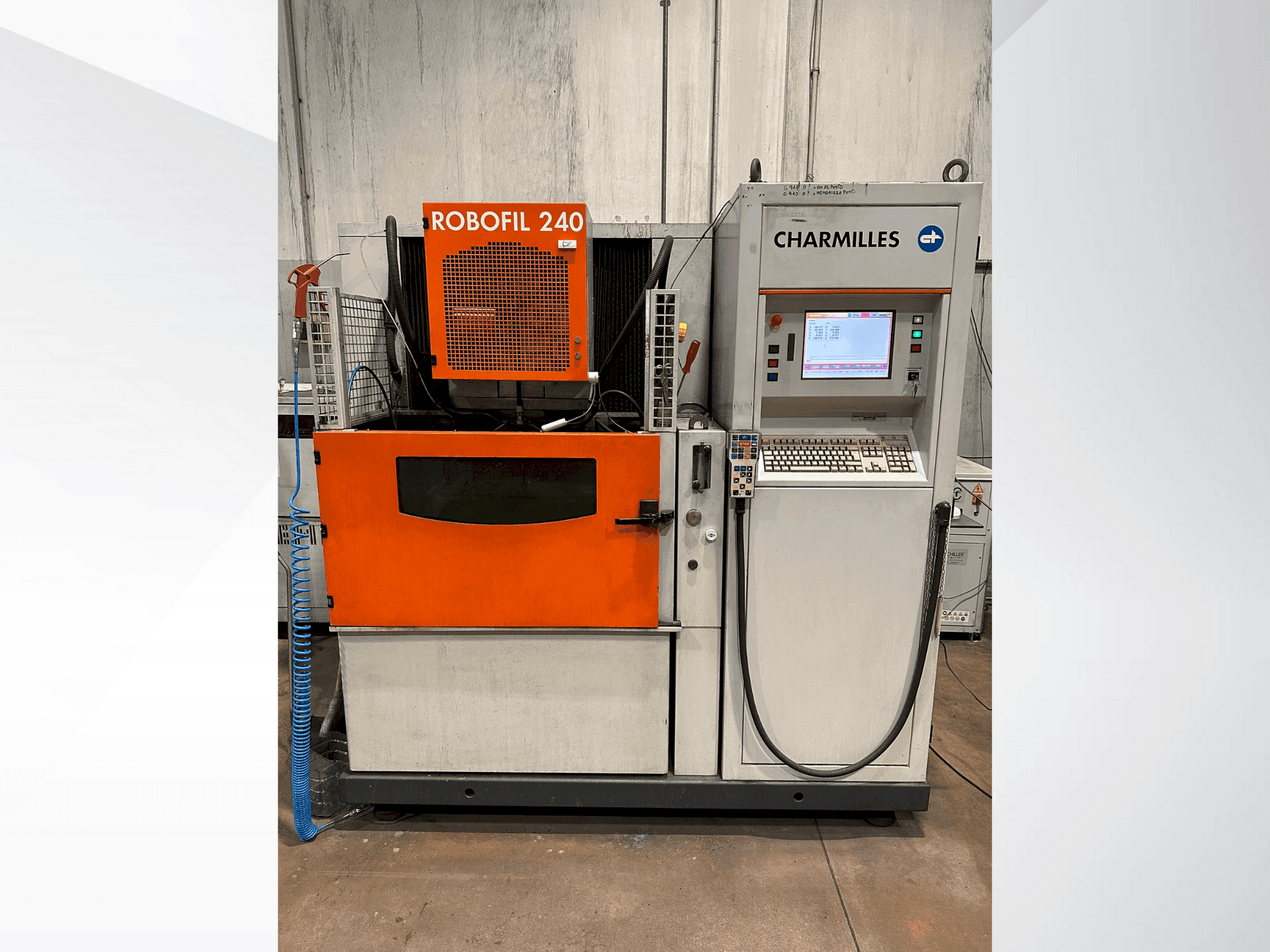 Вид станка CHARMILLES Robofil 240  спереди