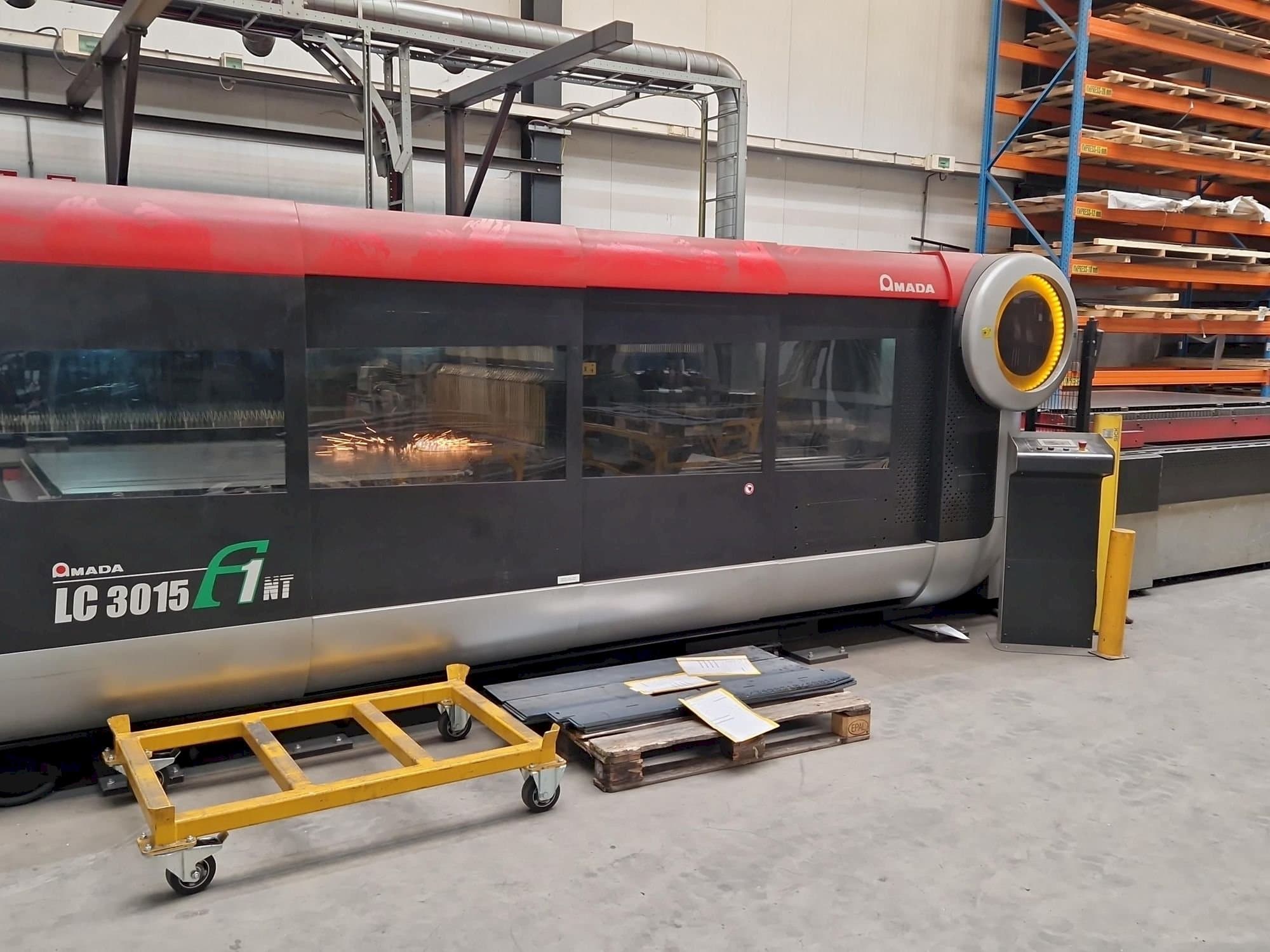 Вид станка AMADA LC3015 F1 NT  спереди