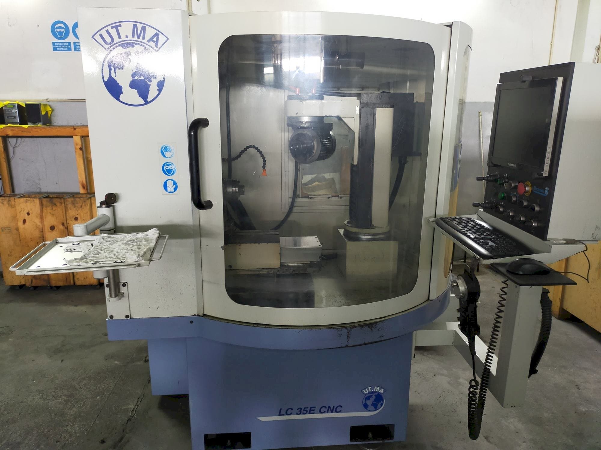 Вид станка UT.MA LC 35E  спереди