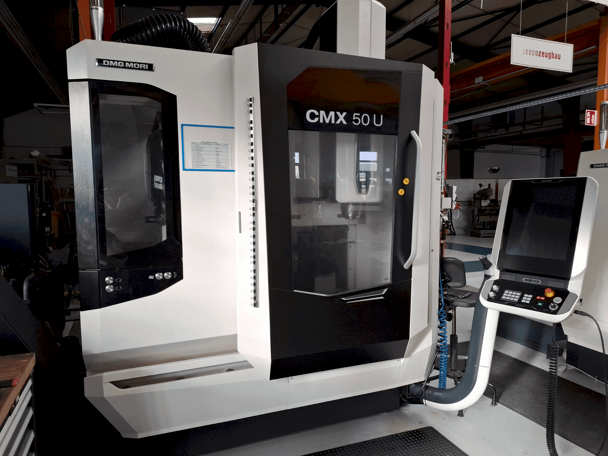 Вид станка DMG MORI CMX 50U  спереди