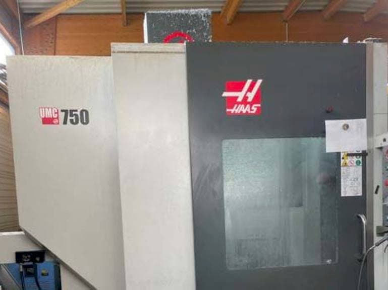 Вид станка HAAS UMC 750 S  спереди