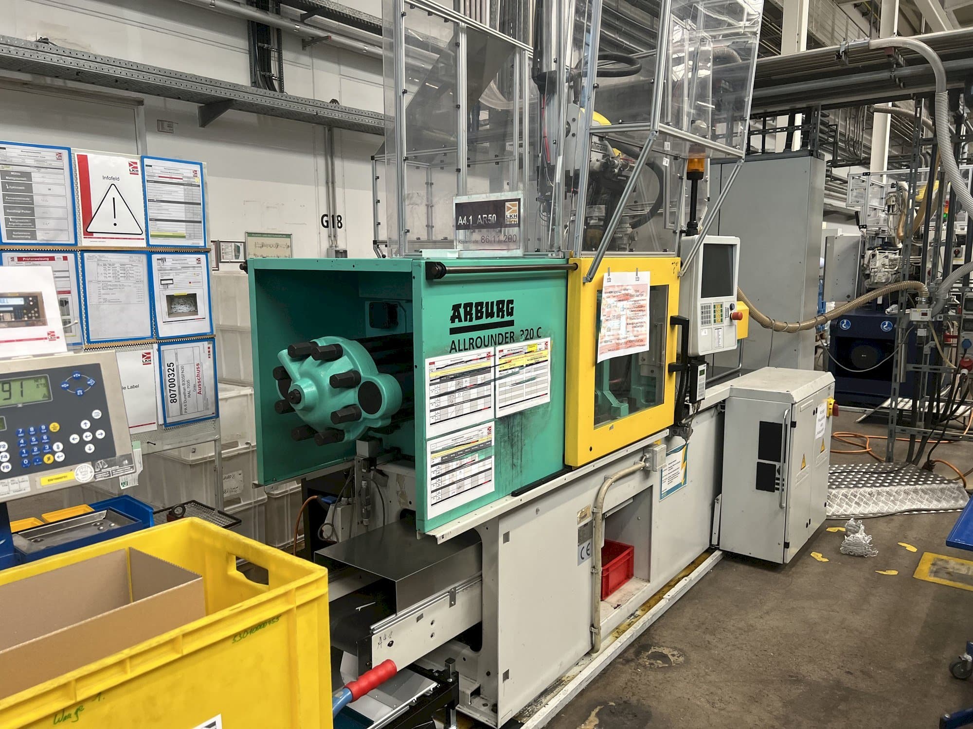 Вид  станка с Arburg Allrounder 320C 500 - 170  правой стороны