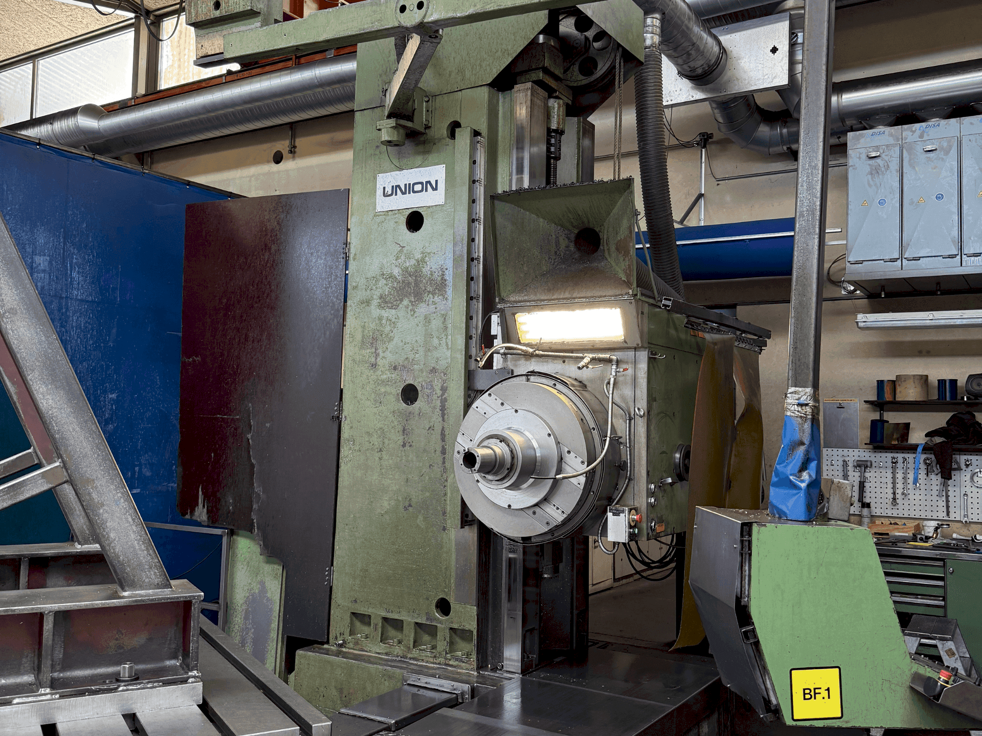 Вид станка UNION BTF 110  спереди