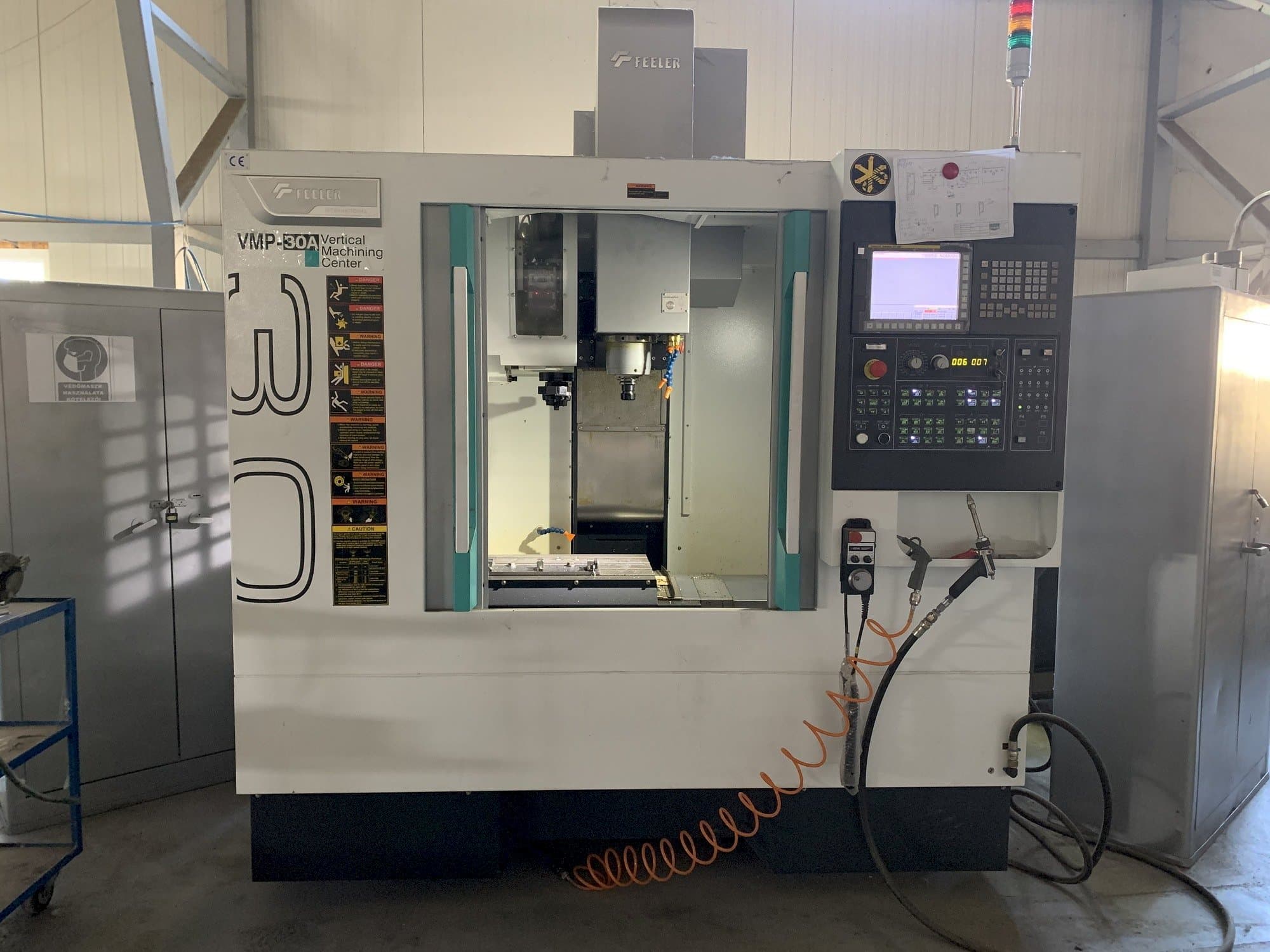 Вид станка Feeler VMP 30  спереди