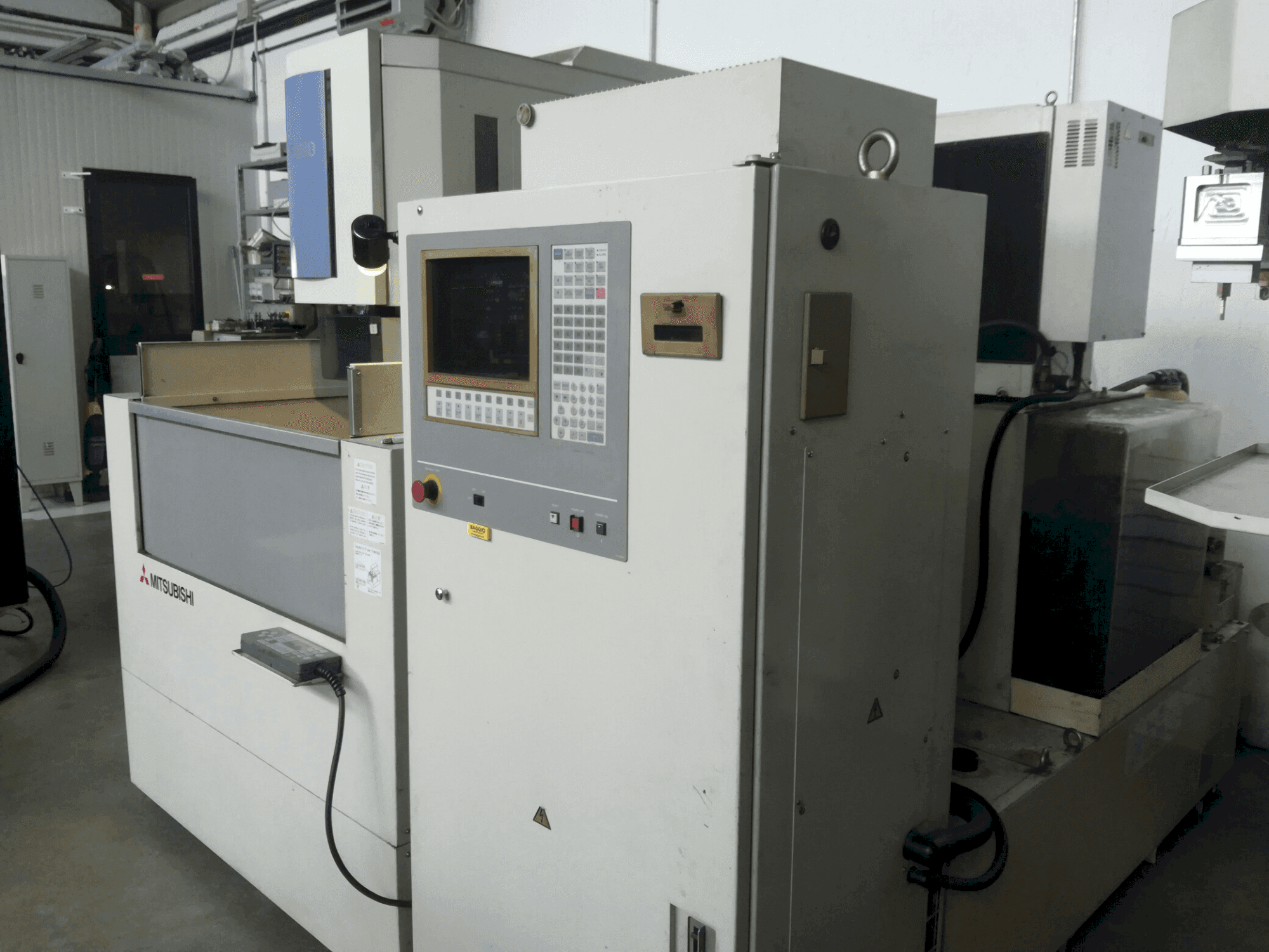 Вид станка Mitsubishi FX 20  спереди