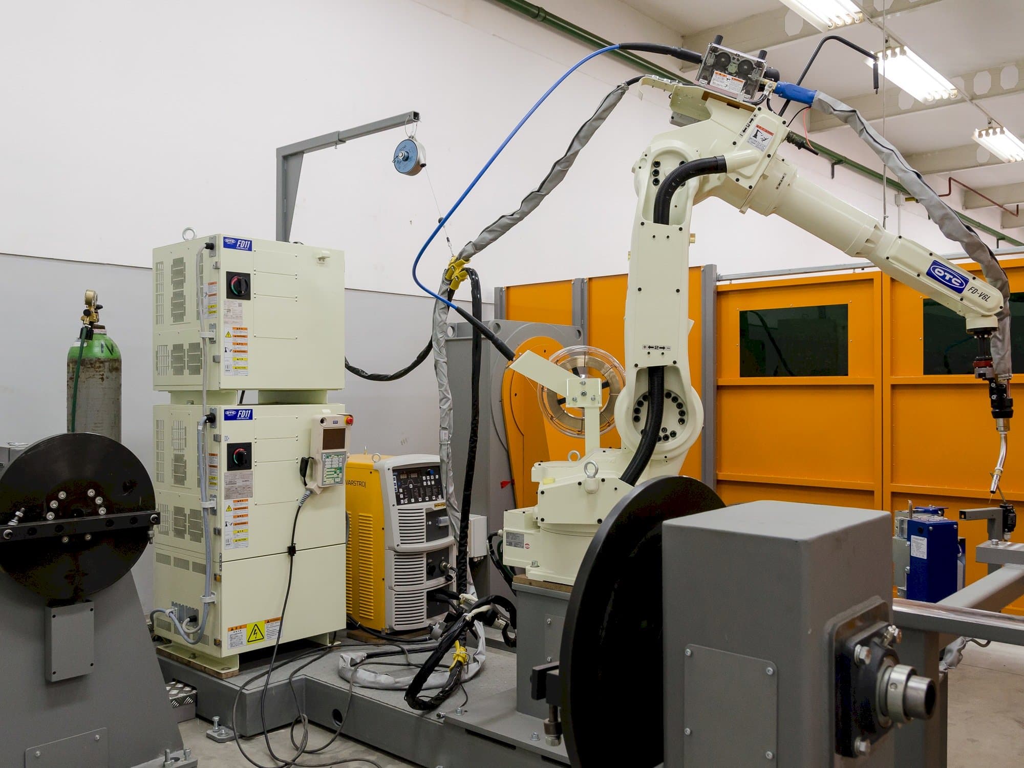 Вид станка Other Otc Daihen Fd11  спереди