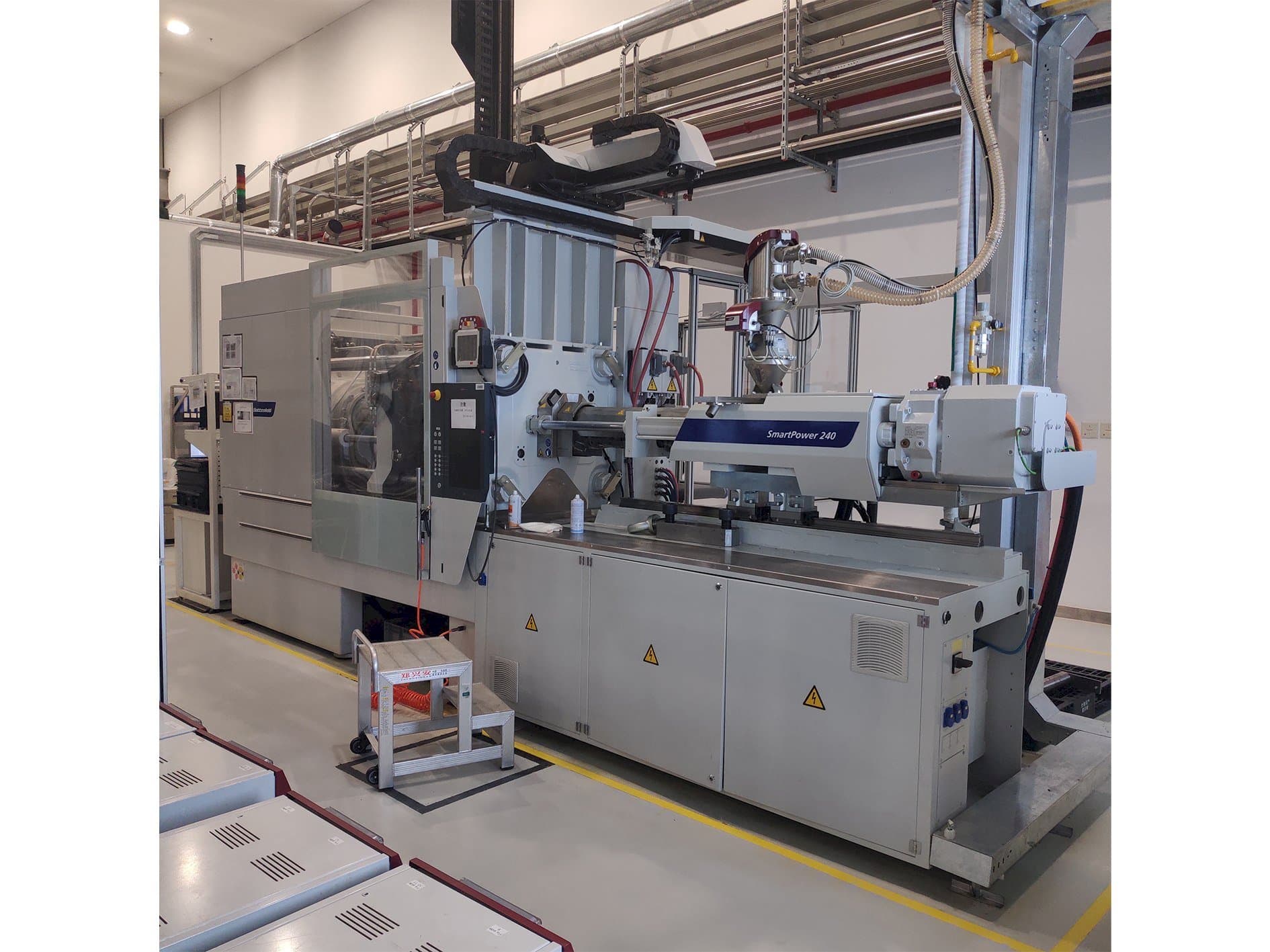 Вид станка Battenfeld SmartPower 240-1000  спереди