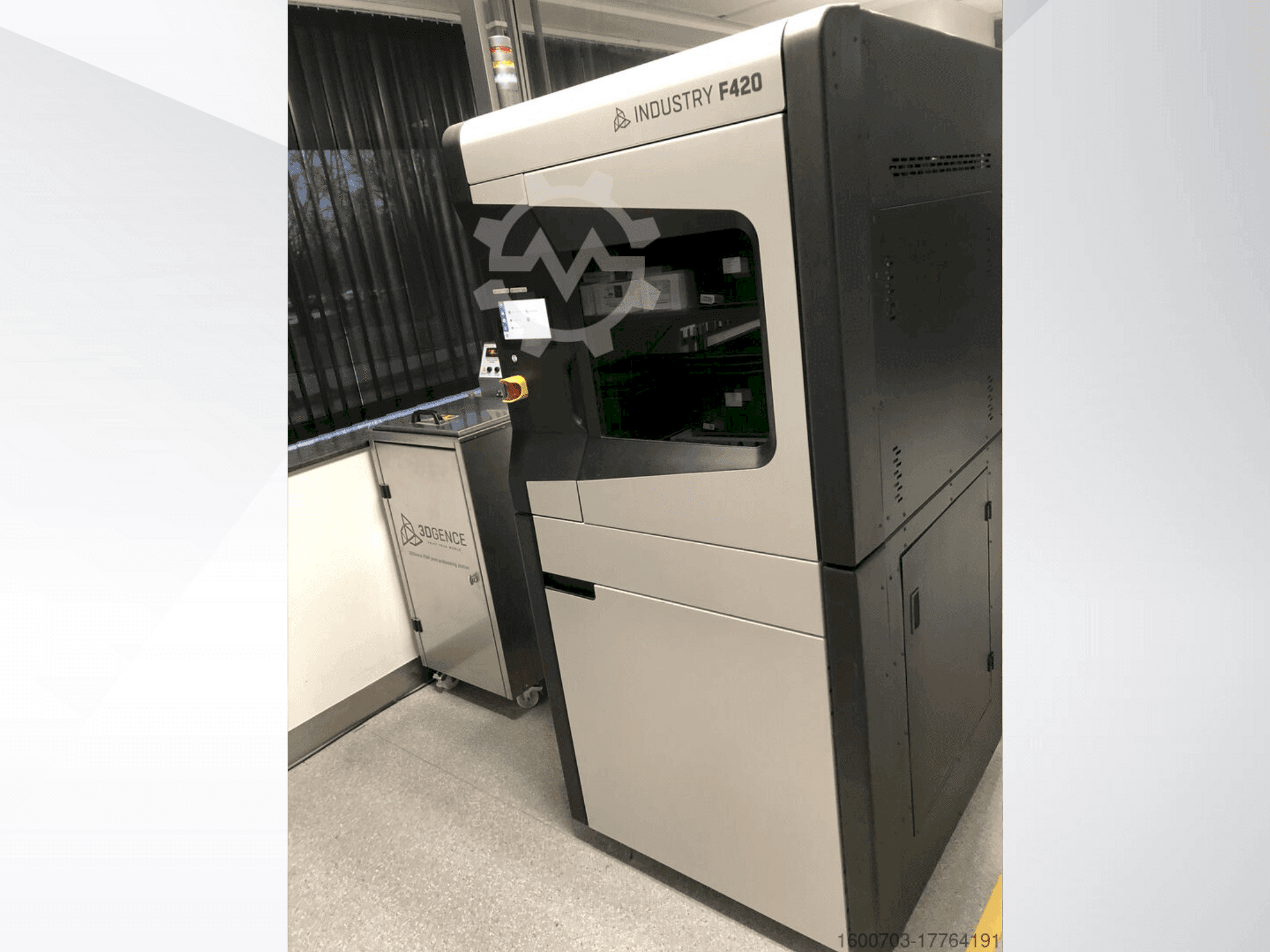 Вид станка 3DGENCE Industry F420  спереди