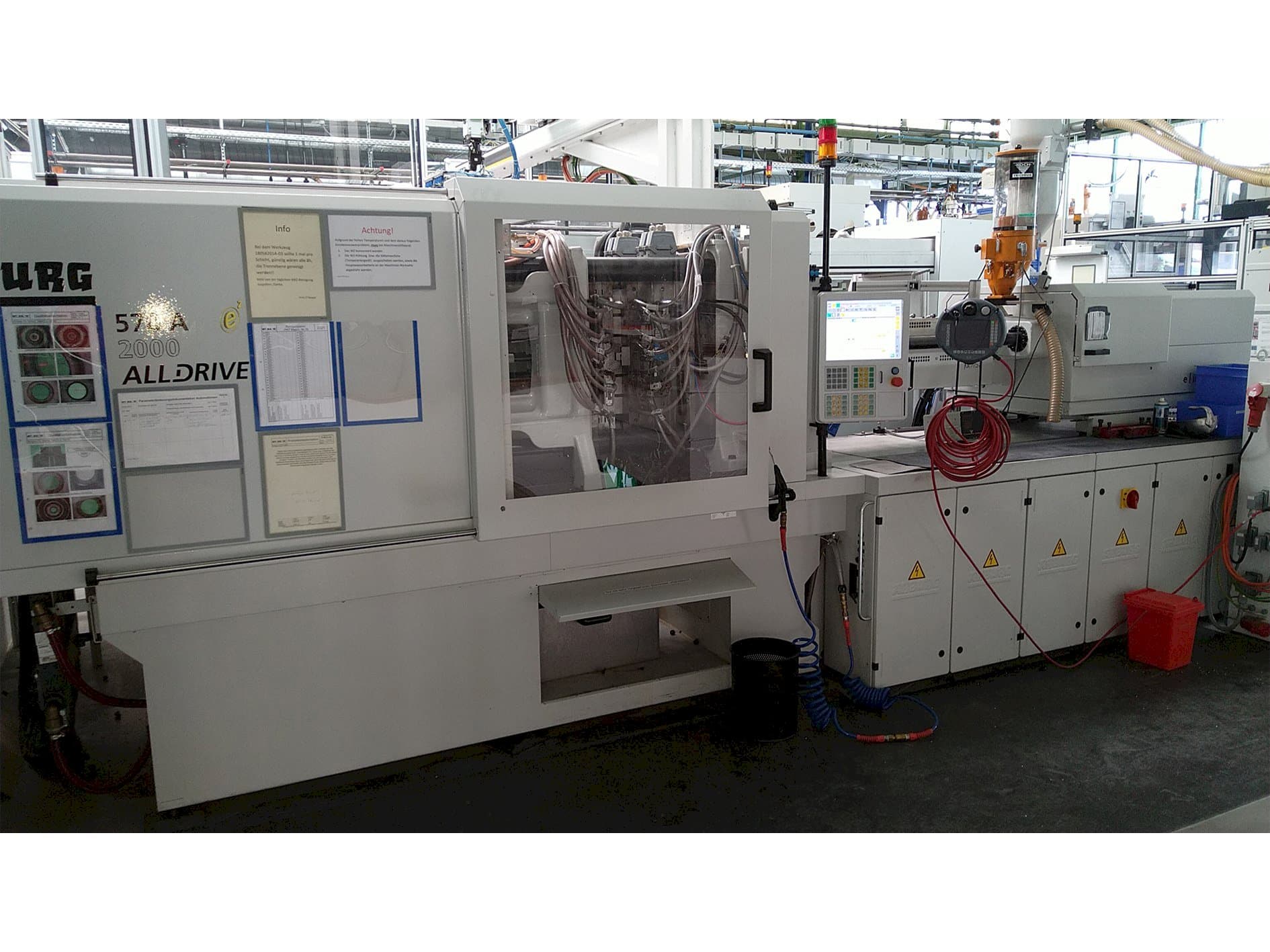 Вид станка Arburg Allrounder 570 A 2000-800 ALLDRIVE  спереди