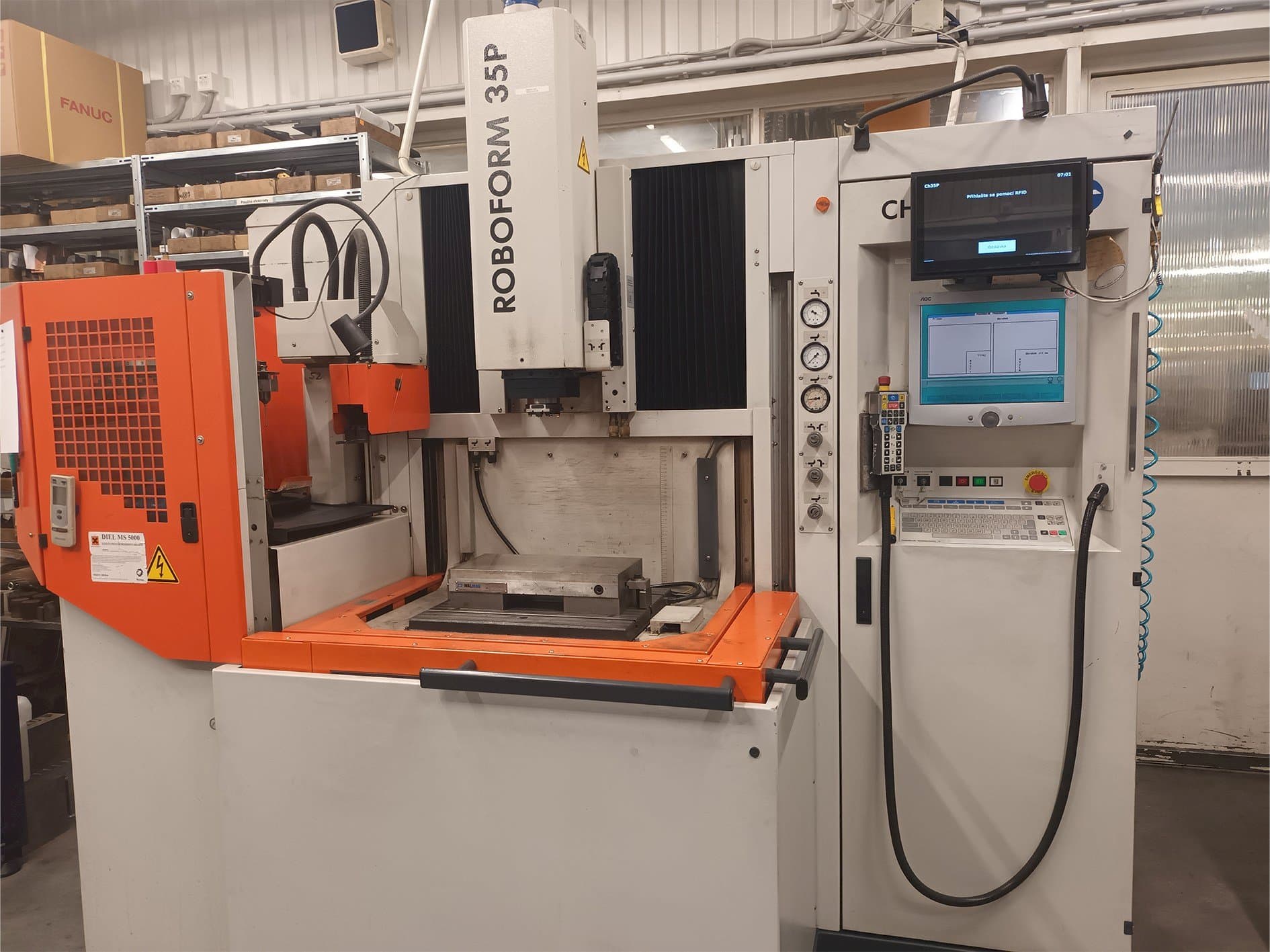 Вид станка CHARMILLES ROBOFORM 35P  спереди