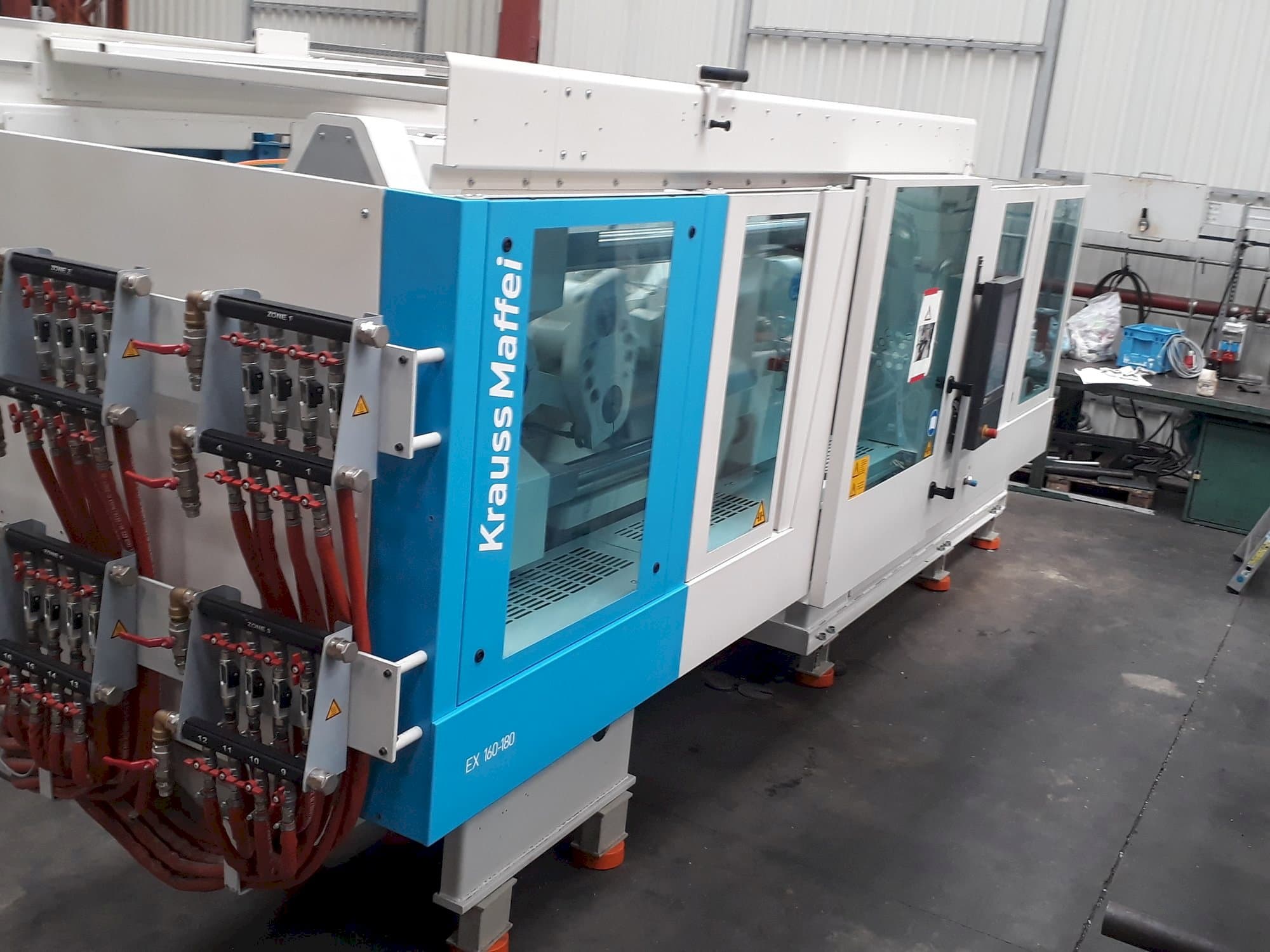 Вид  станка с Krauss Maffei 160-180 EX  правой стороны