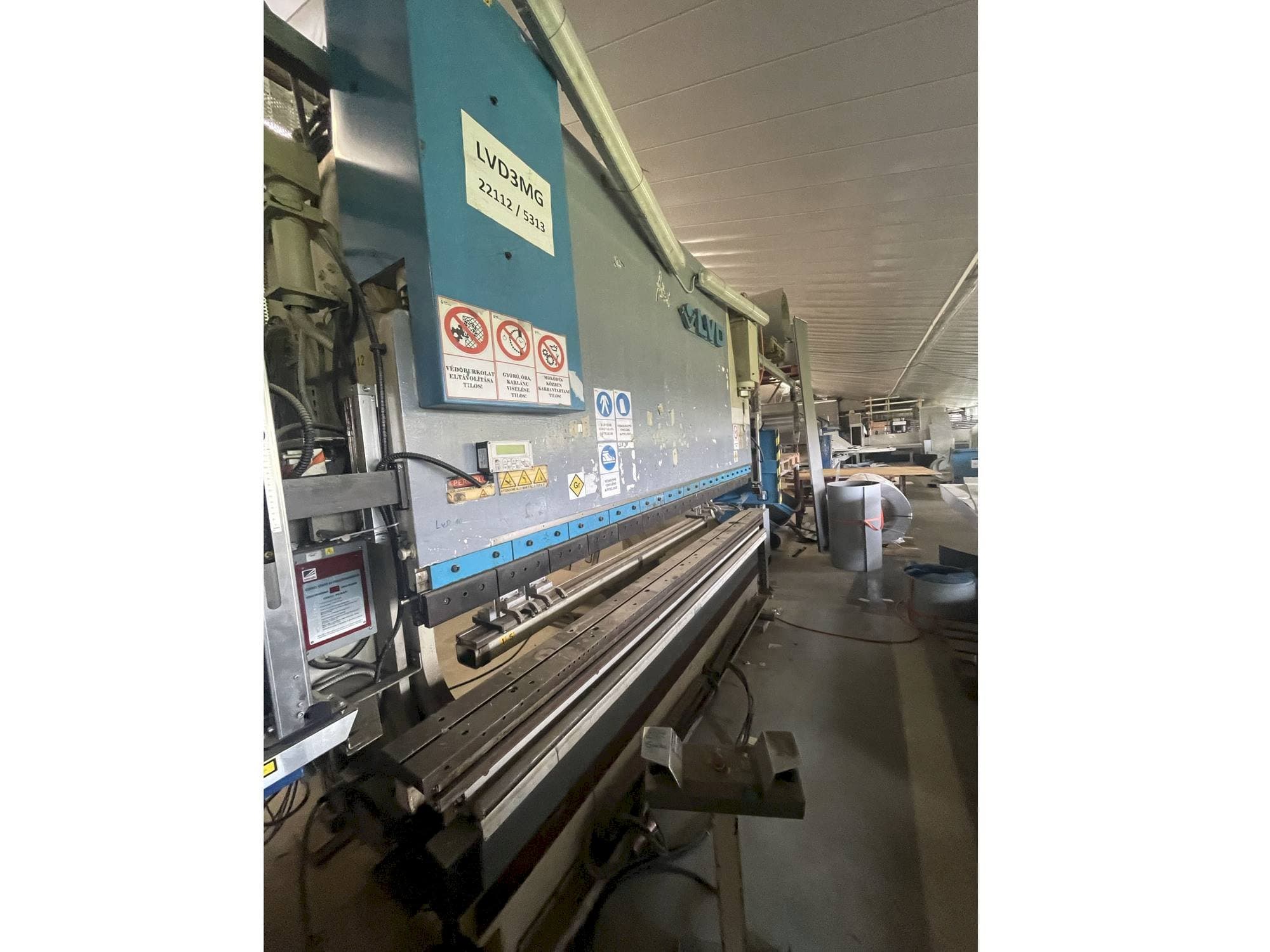 Вид станка LVD Ppeb 110/30  спереди