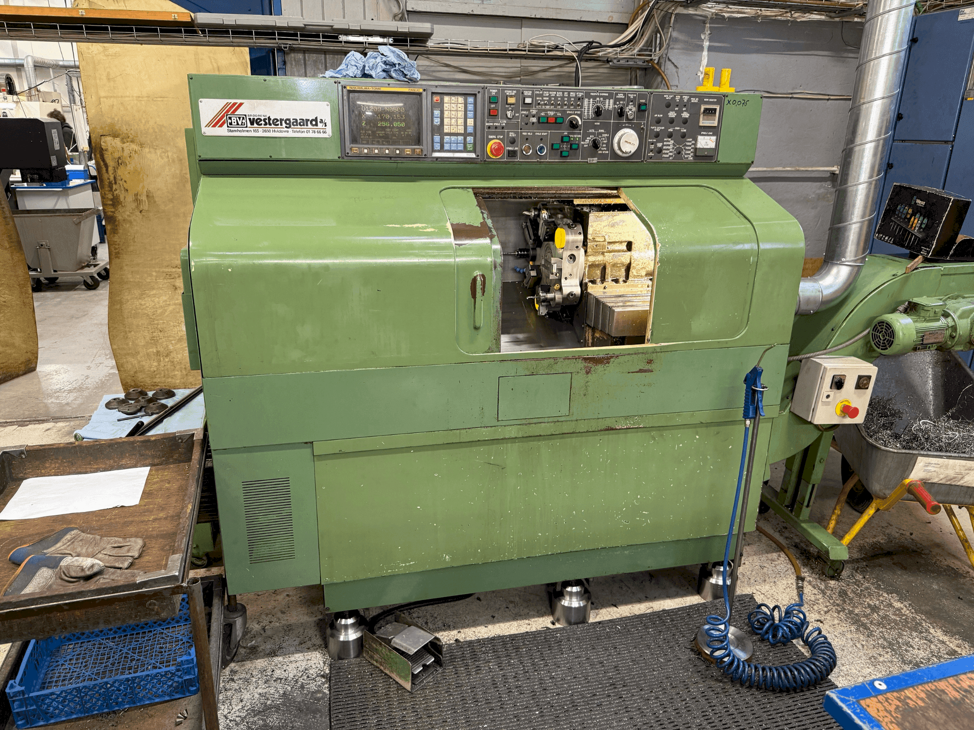 Вид станка NAKAMURA TMC-15  спереди