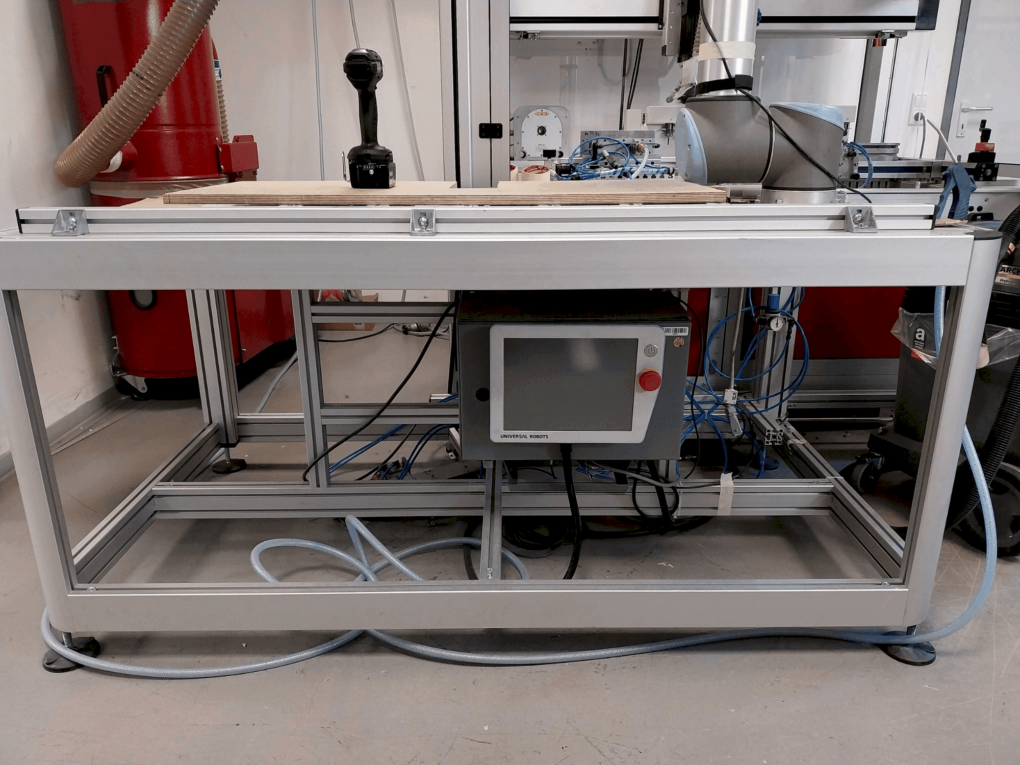 Вид станка Universal Robots UR10 CB  спереди