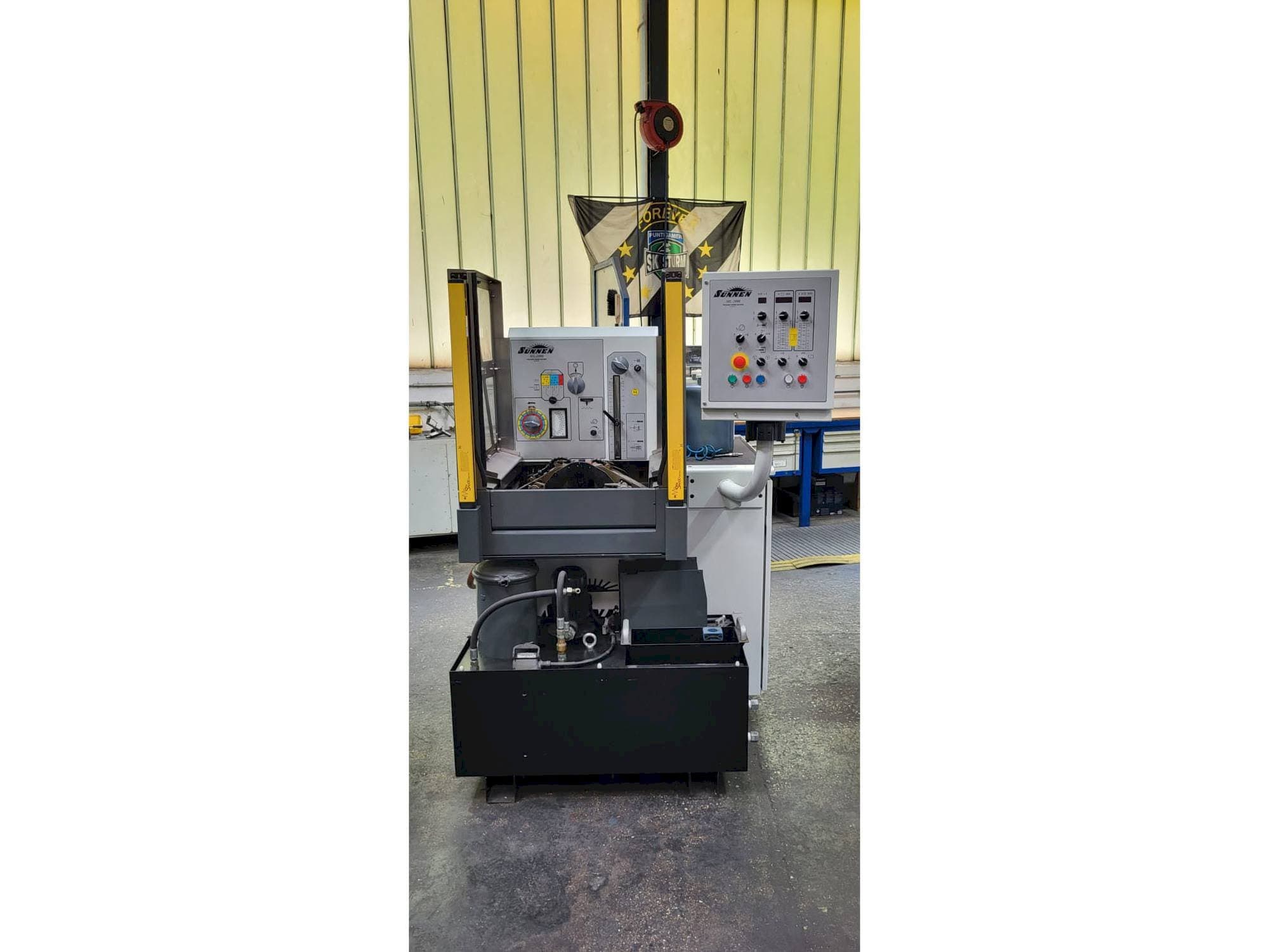 Вид станка Sunnen ML-2000  спереди