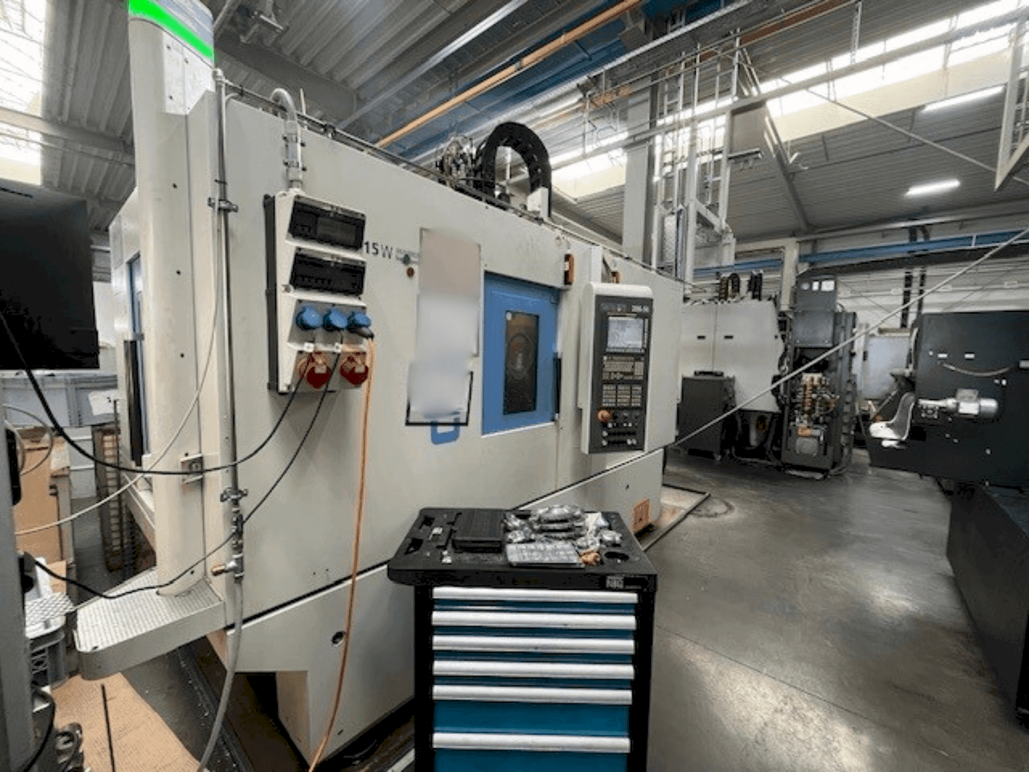 Вид станка CHIRON FZ 15 W Magnum HS  спереди