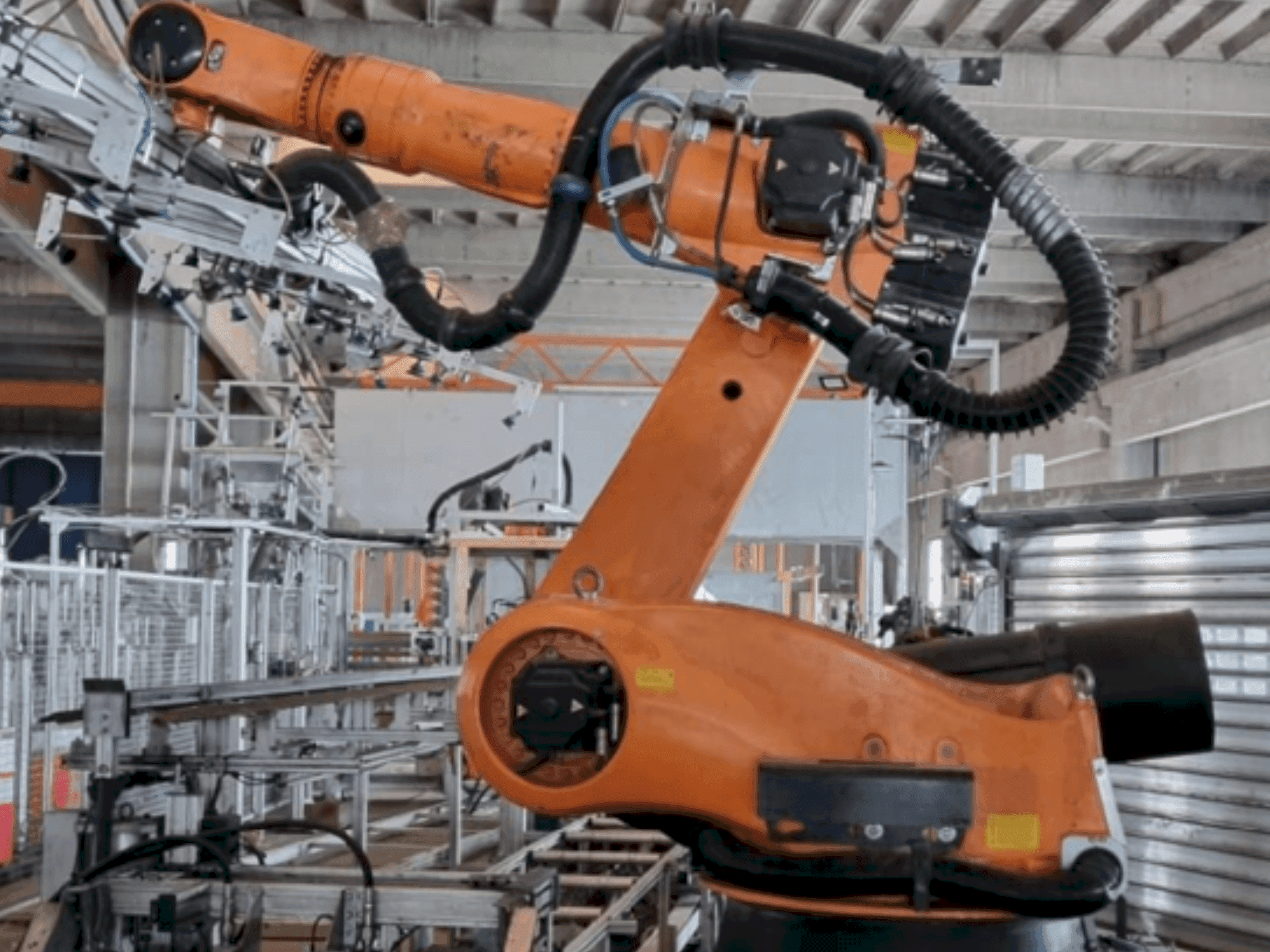 Вид станка KUKA KR 210 L150-2  спереди