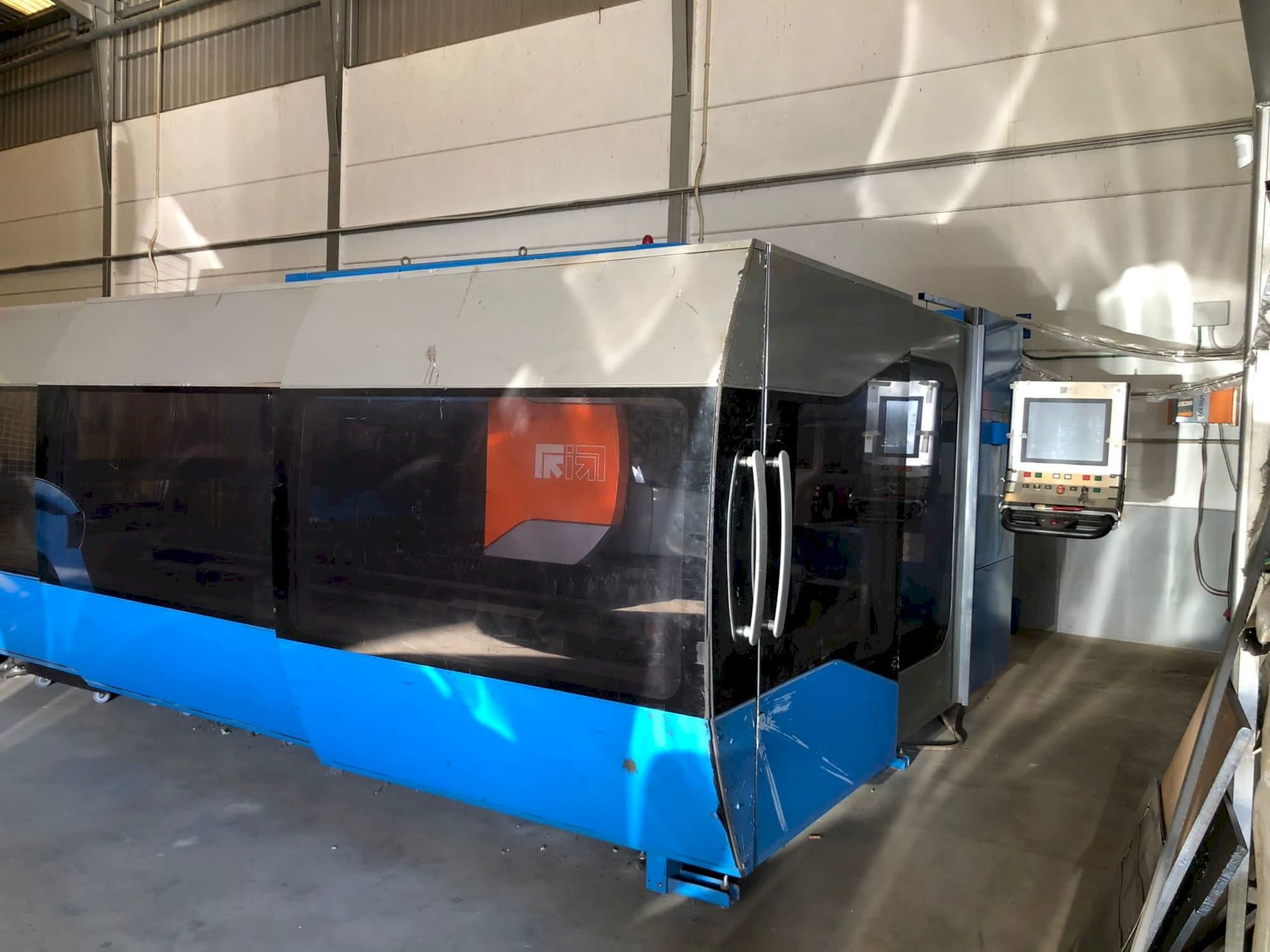 Вид станка Prima Power Zaphiro  спереди