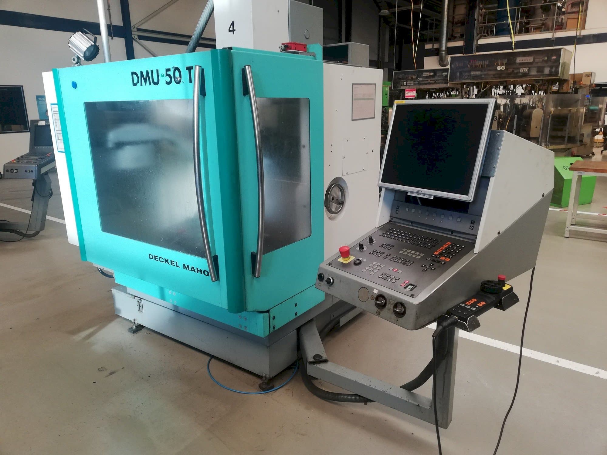 Вид станка DECKEL MAHO DMU 50T  спереди