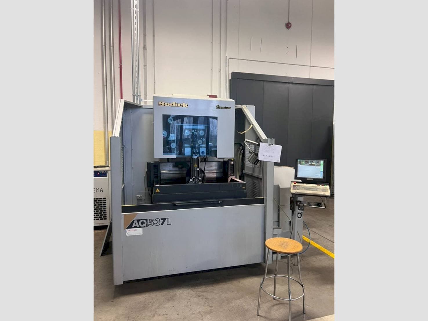 Вид станка Sodick AQ537L  спереди