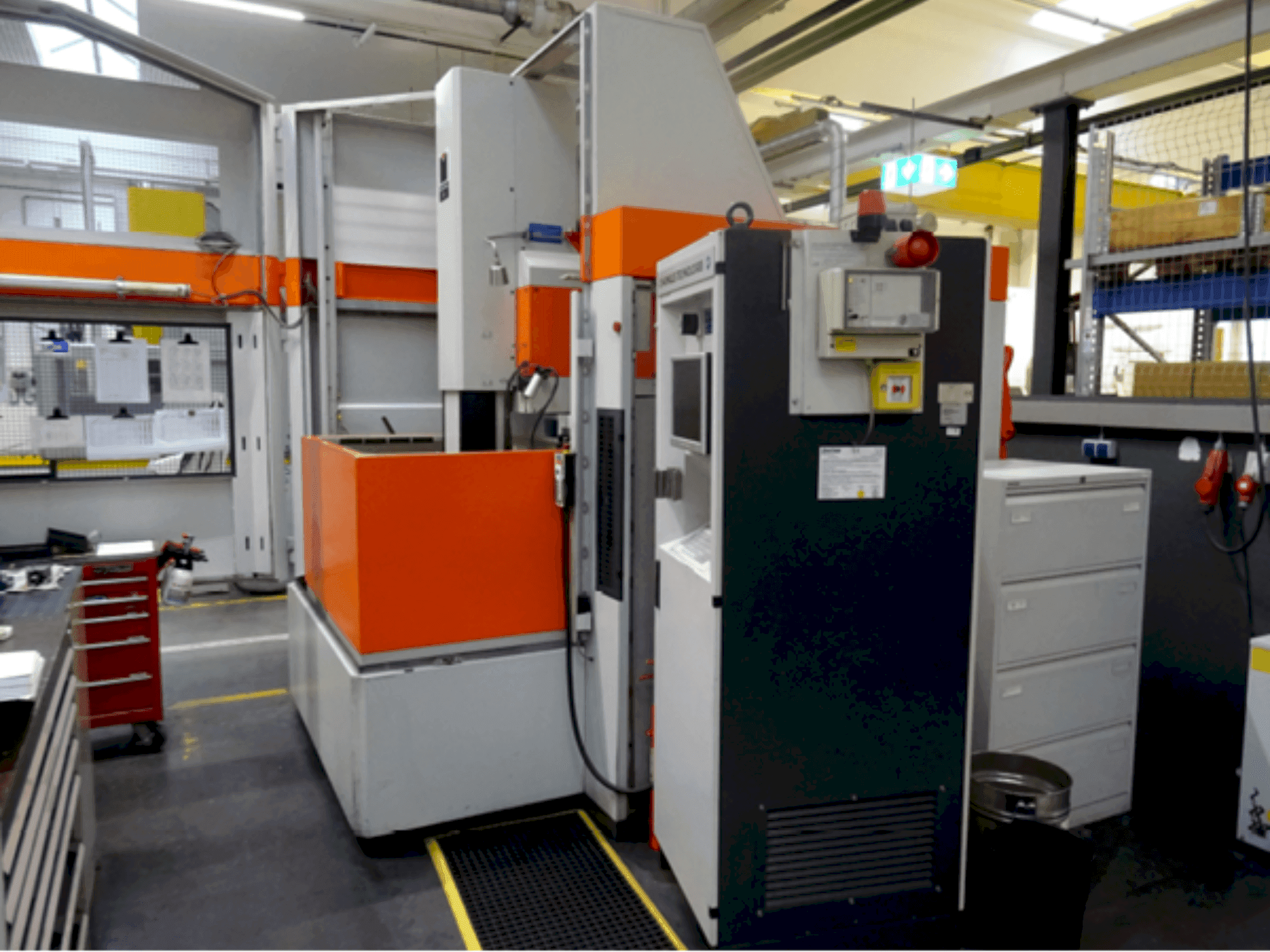 Вид станка CHARMILLES Roboform 41  спереди