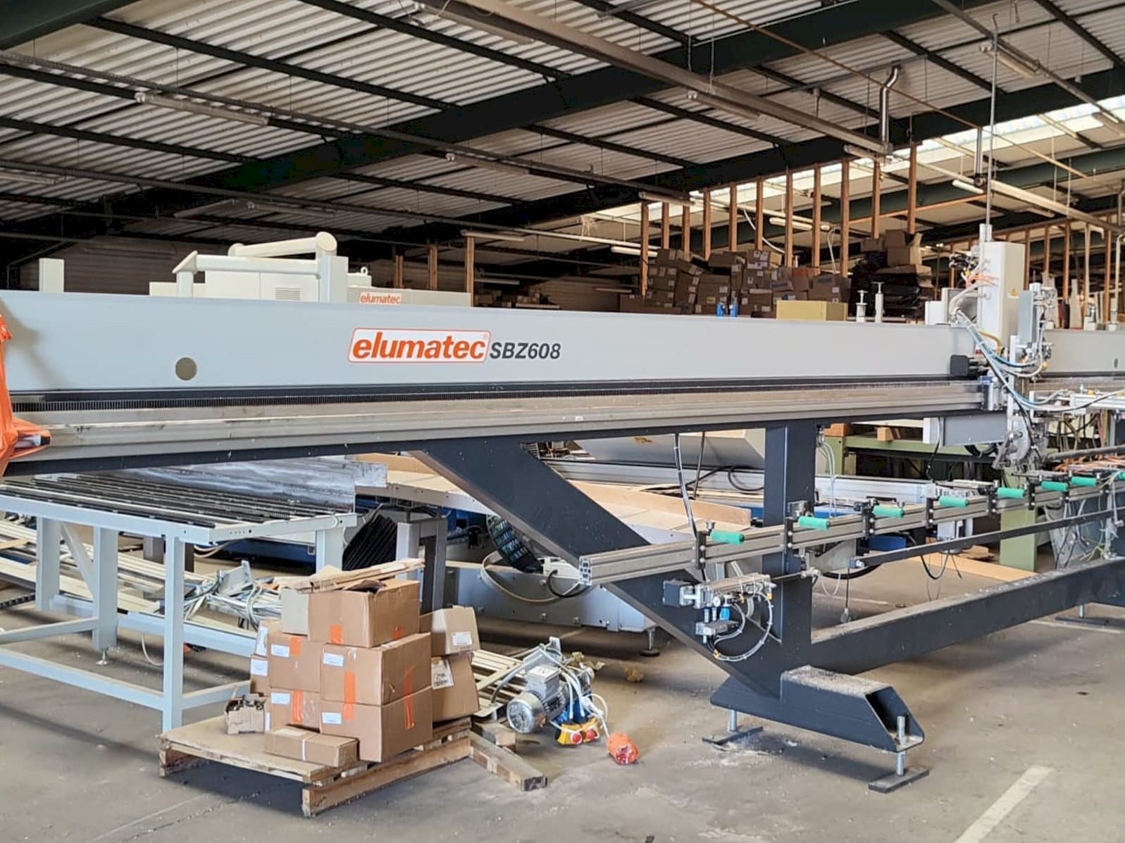 Вид станка Elumatec SBZ 608  спереди