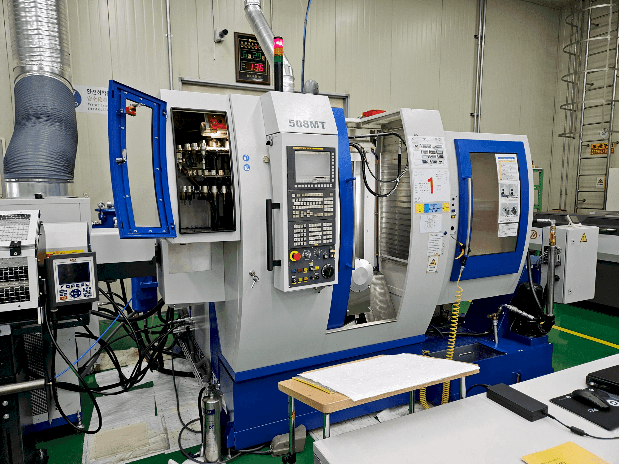 Вид станка WILLEMIN-MACODEL 508MT  спереди