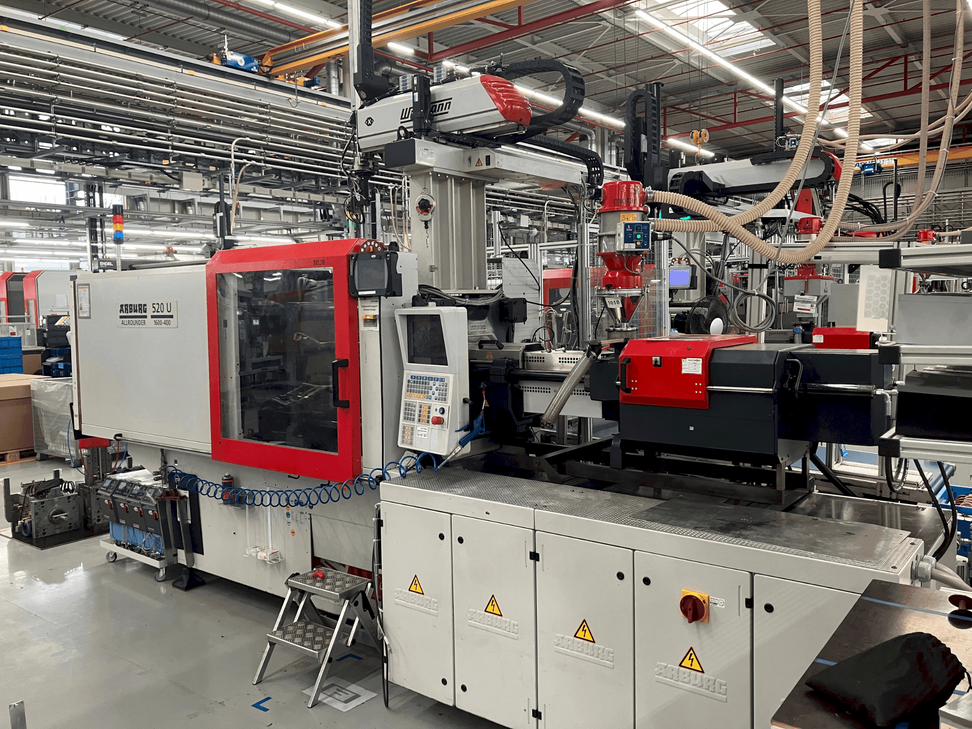 Вид станка Arburg Allrounder 520 U 1600-400  спереди