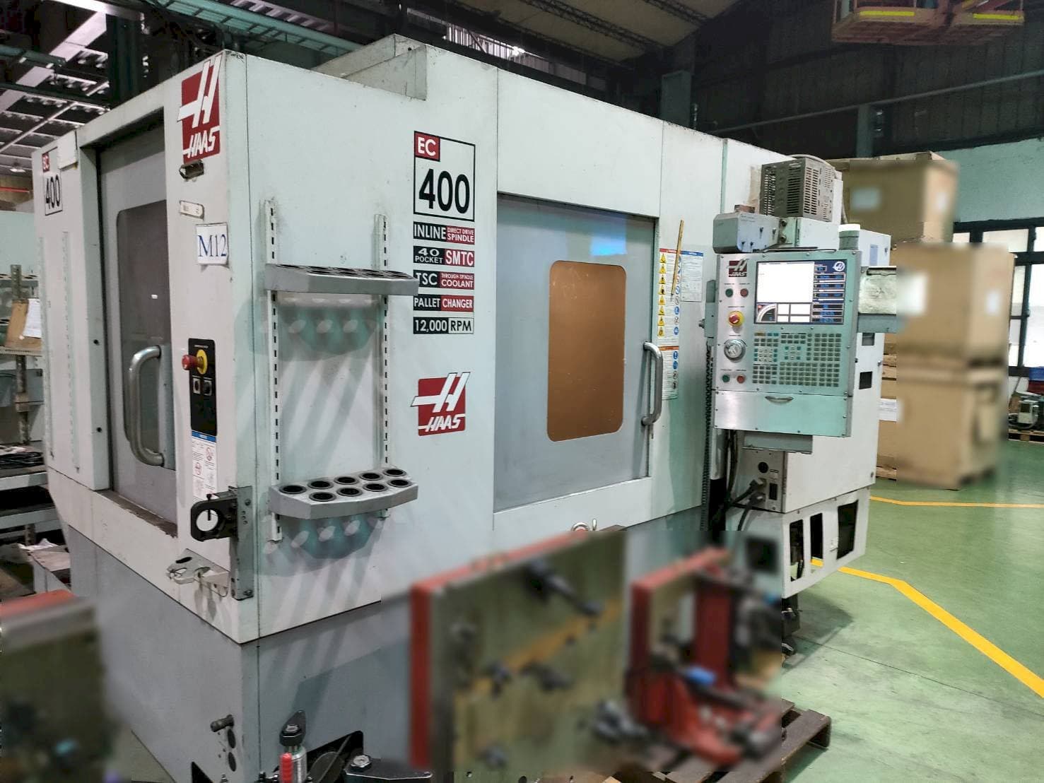 Вид станка HAAS EC-400  спереди