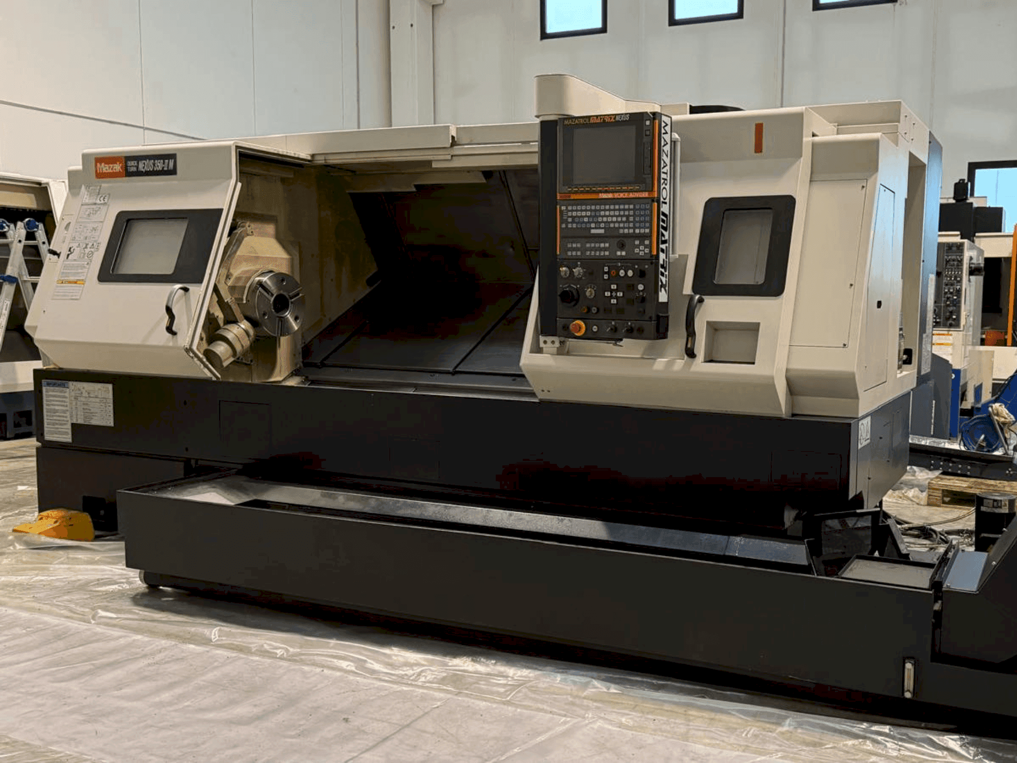 Вид станка Mazak QT Nexus 350 II M  спереди