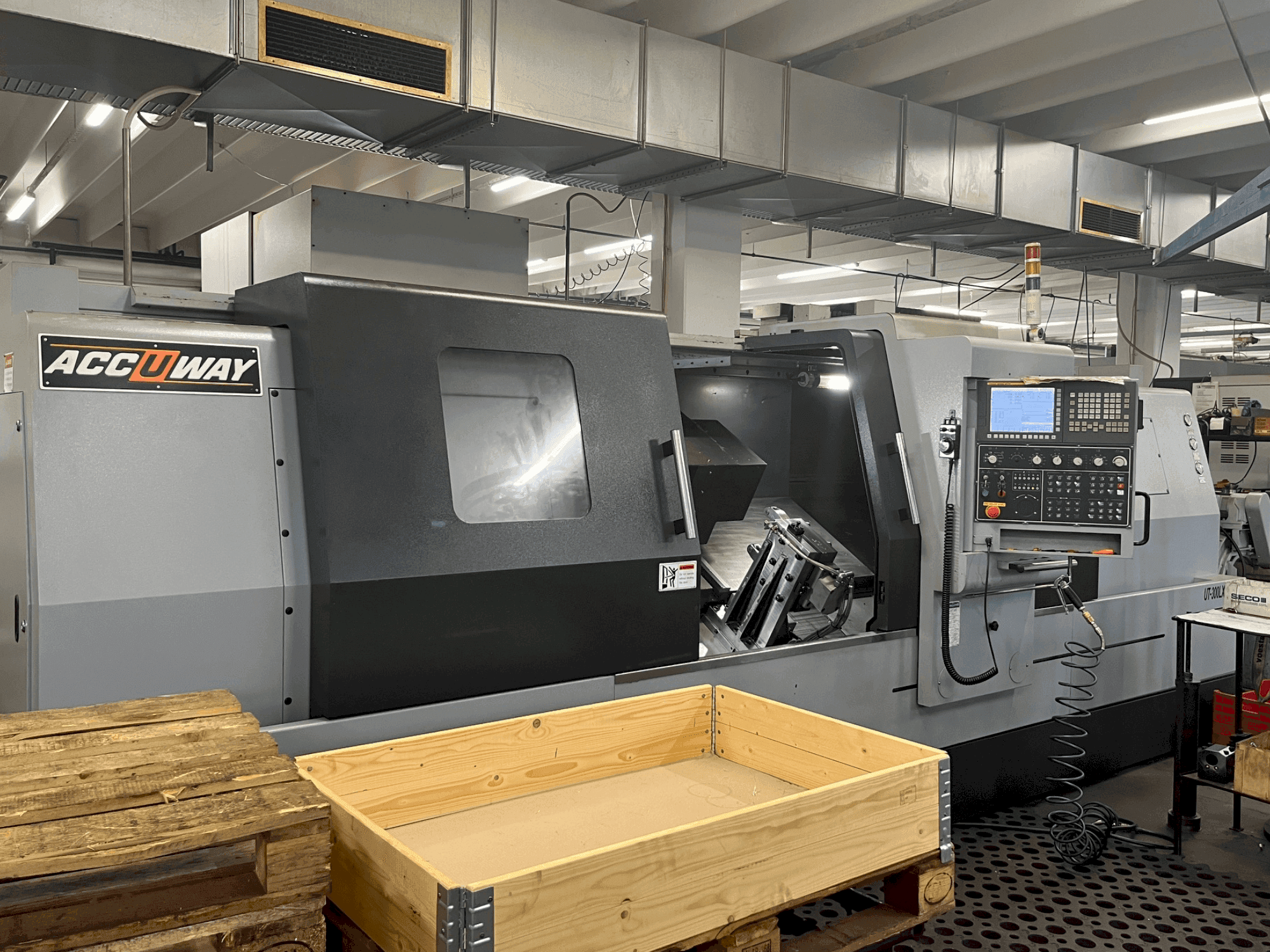 Вид станка ACCUWAY UT-300LX2M  спереди