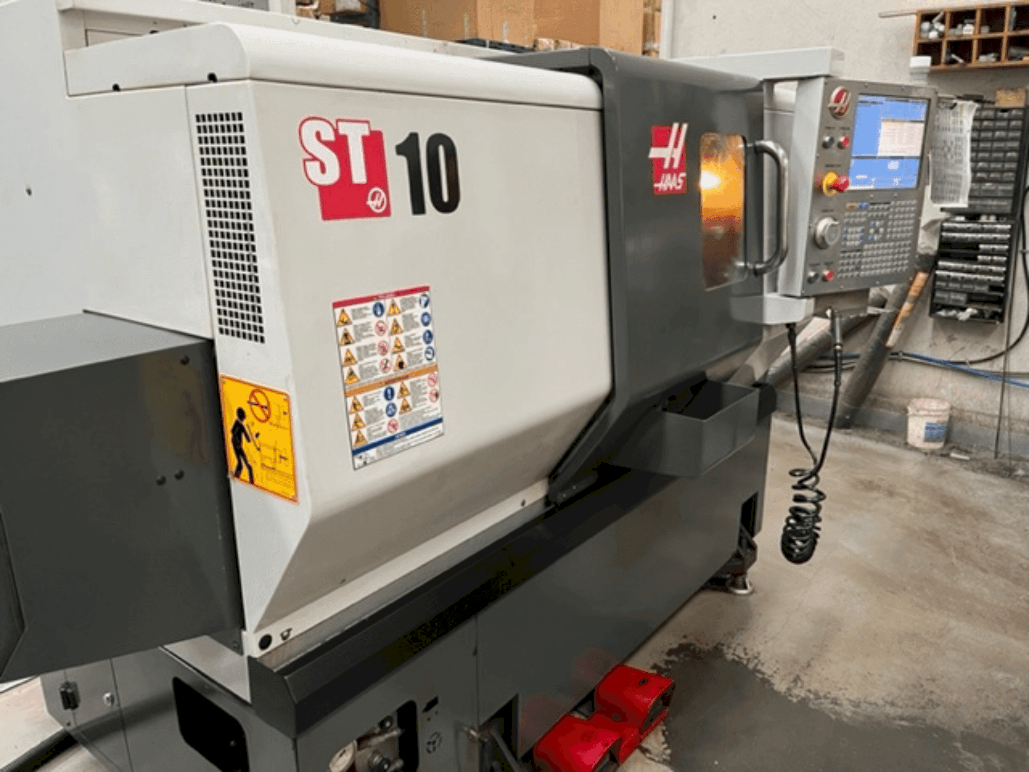 Вид станка HAAS ST 10  спереди