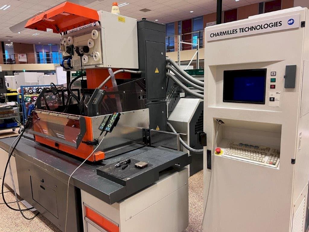 Вид станка CHARMILLES Robofil FI6020 CSL2  спереди