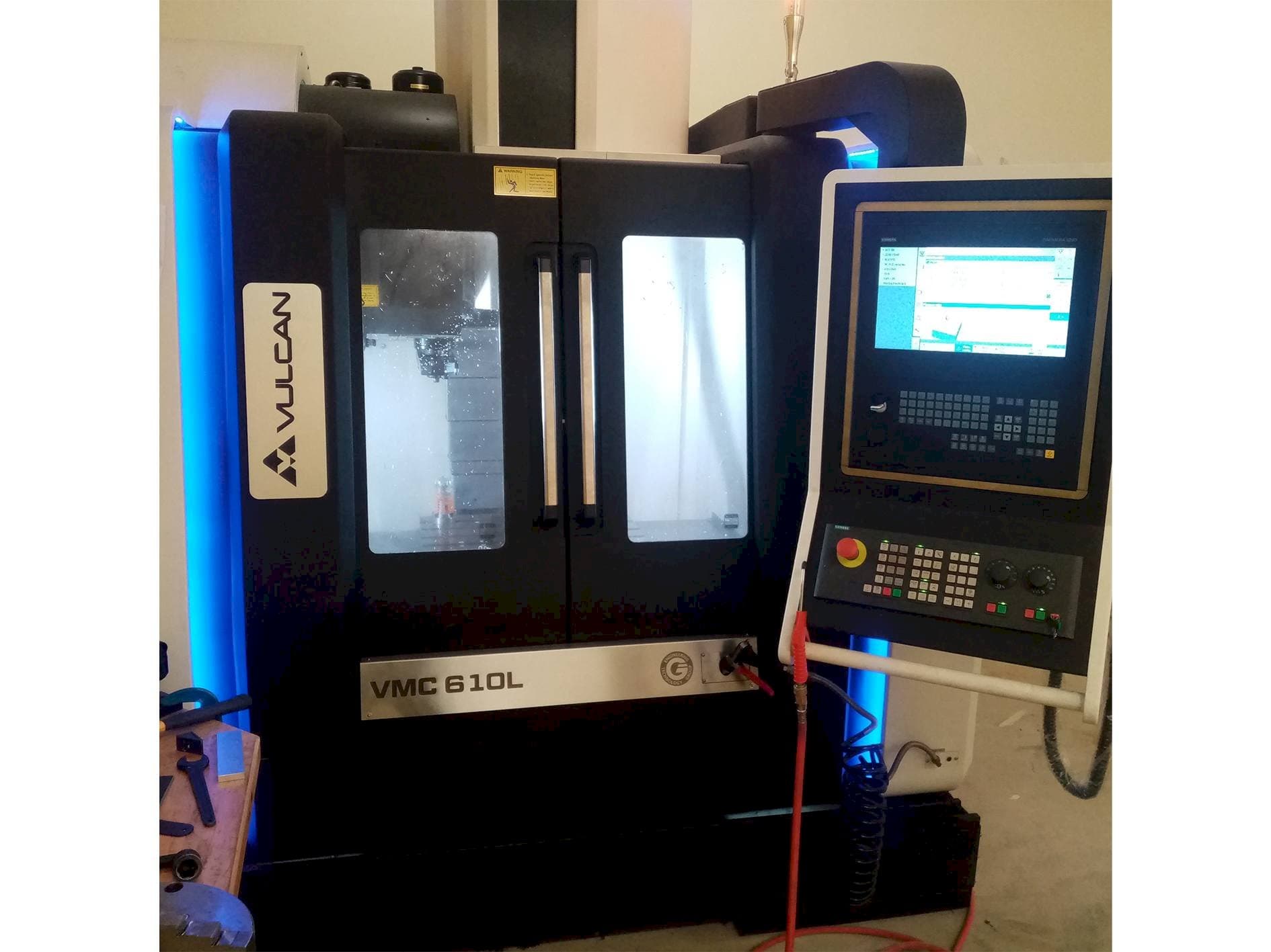 Вид станка VULCAN VMC 610L  спереди