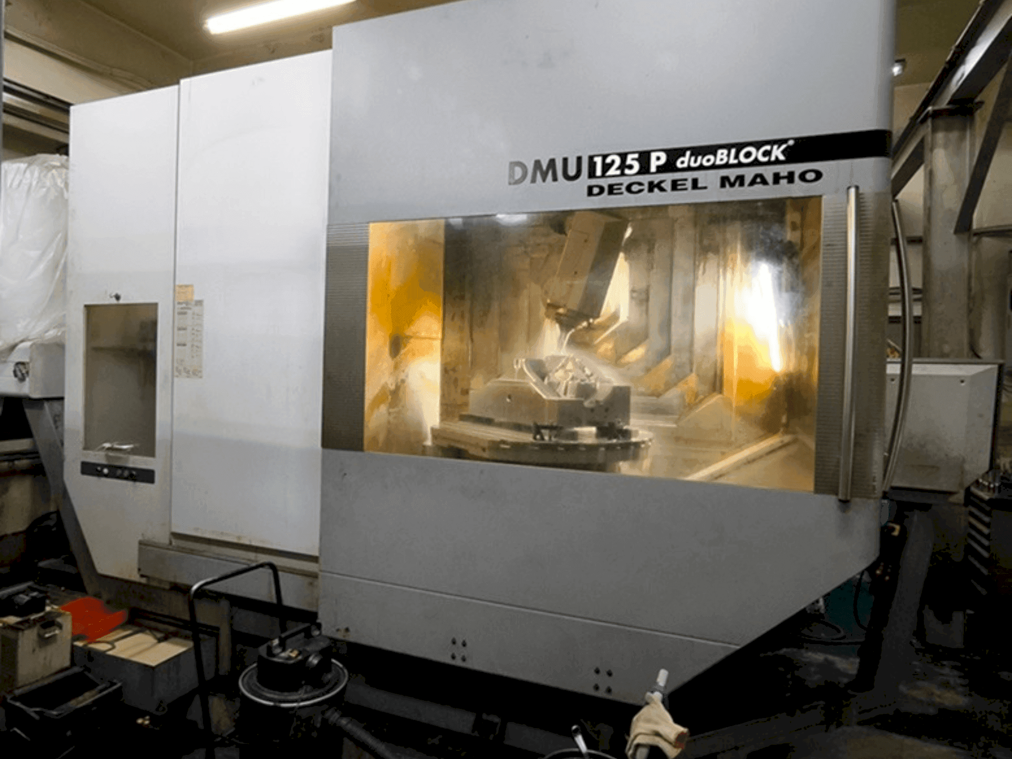 Вид станка DECKEL MAHO DMU 125 P duoBLOCK  спереди