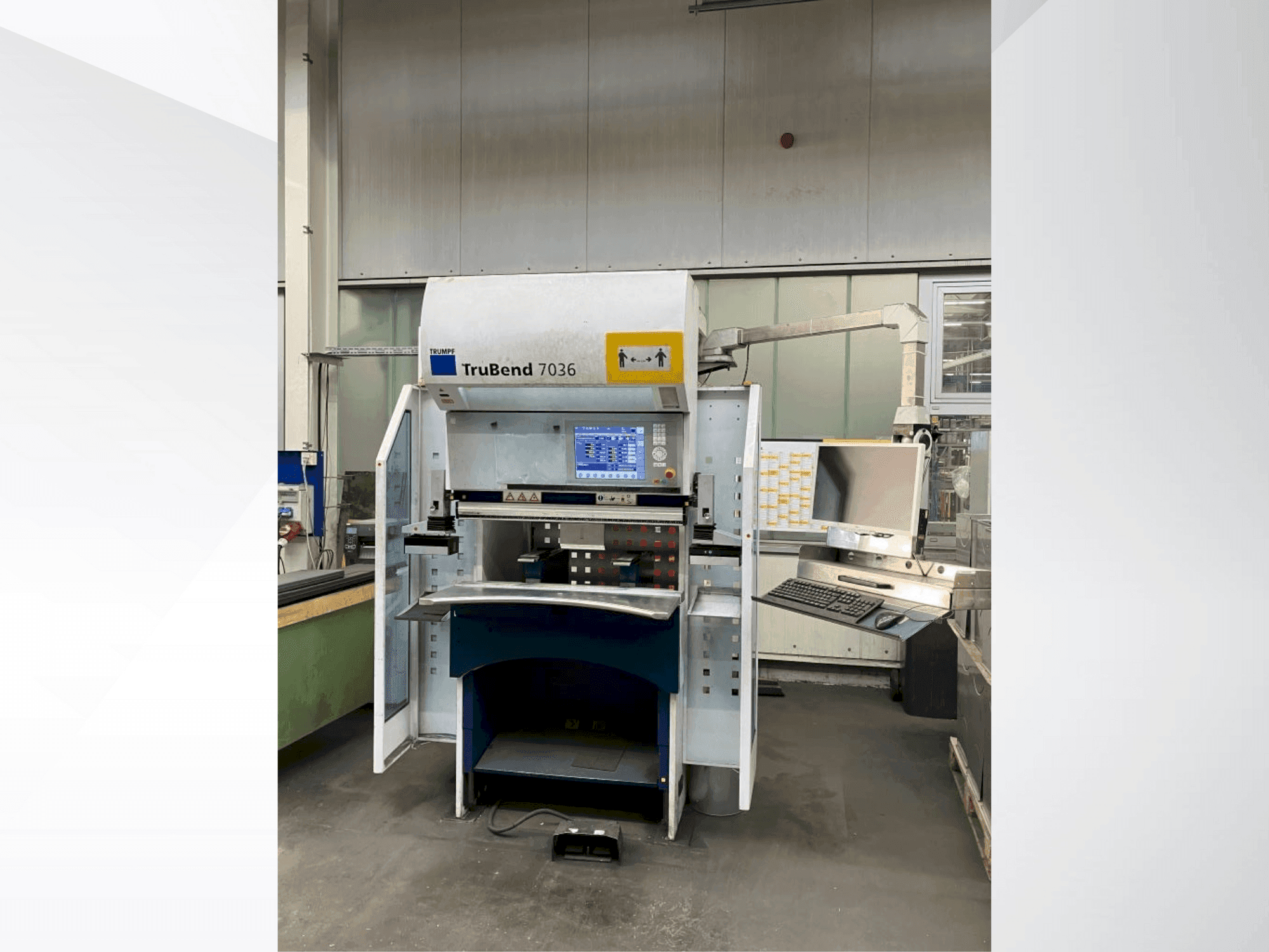 Вид станка TRUMPF TruBend 7036  спереди