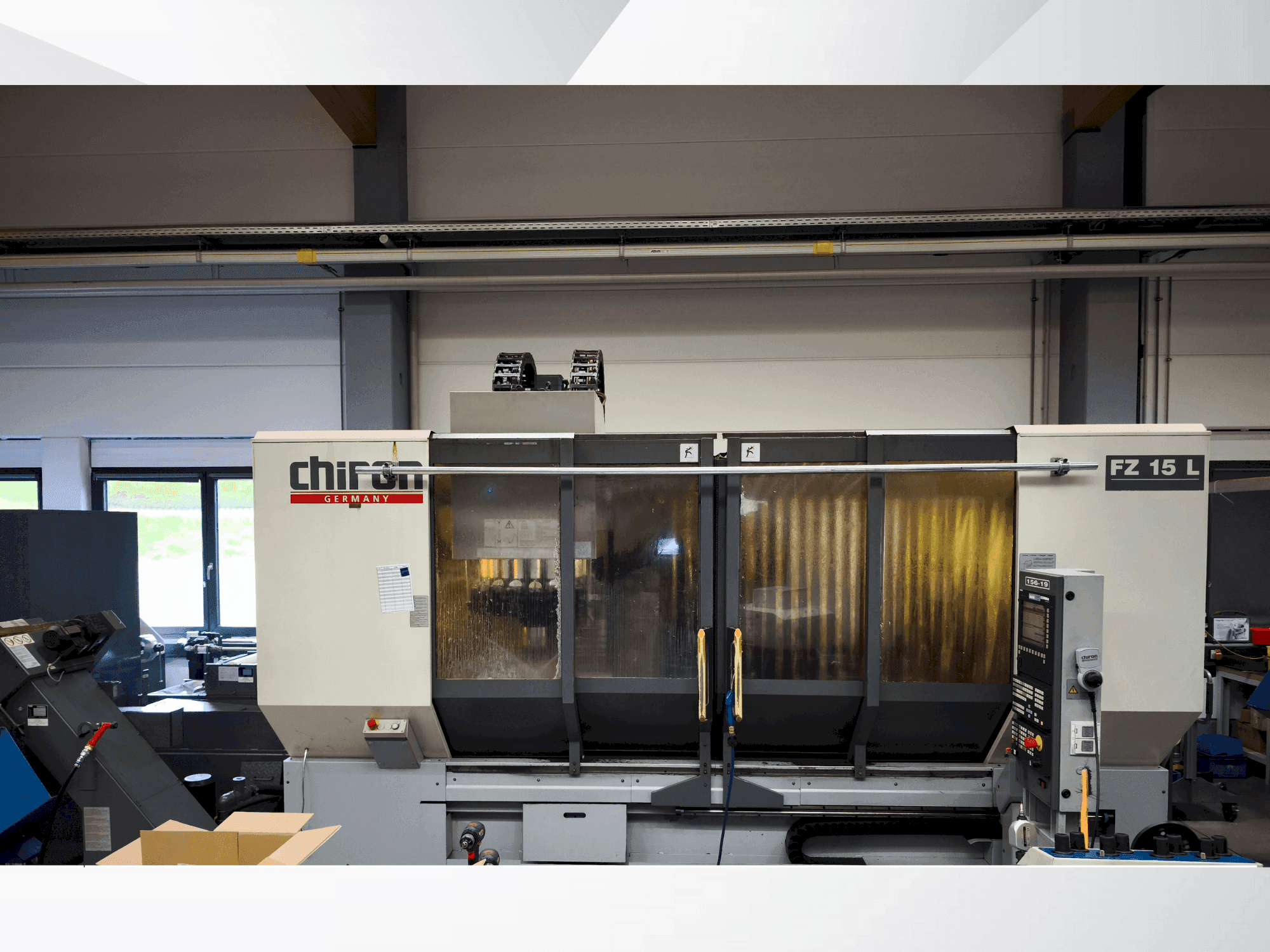 Вид станка CHIRON FZ 15 L  спереди