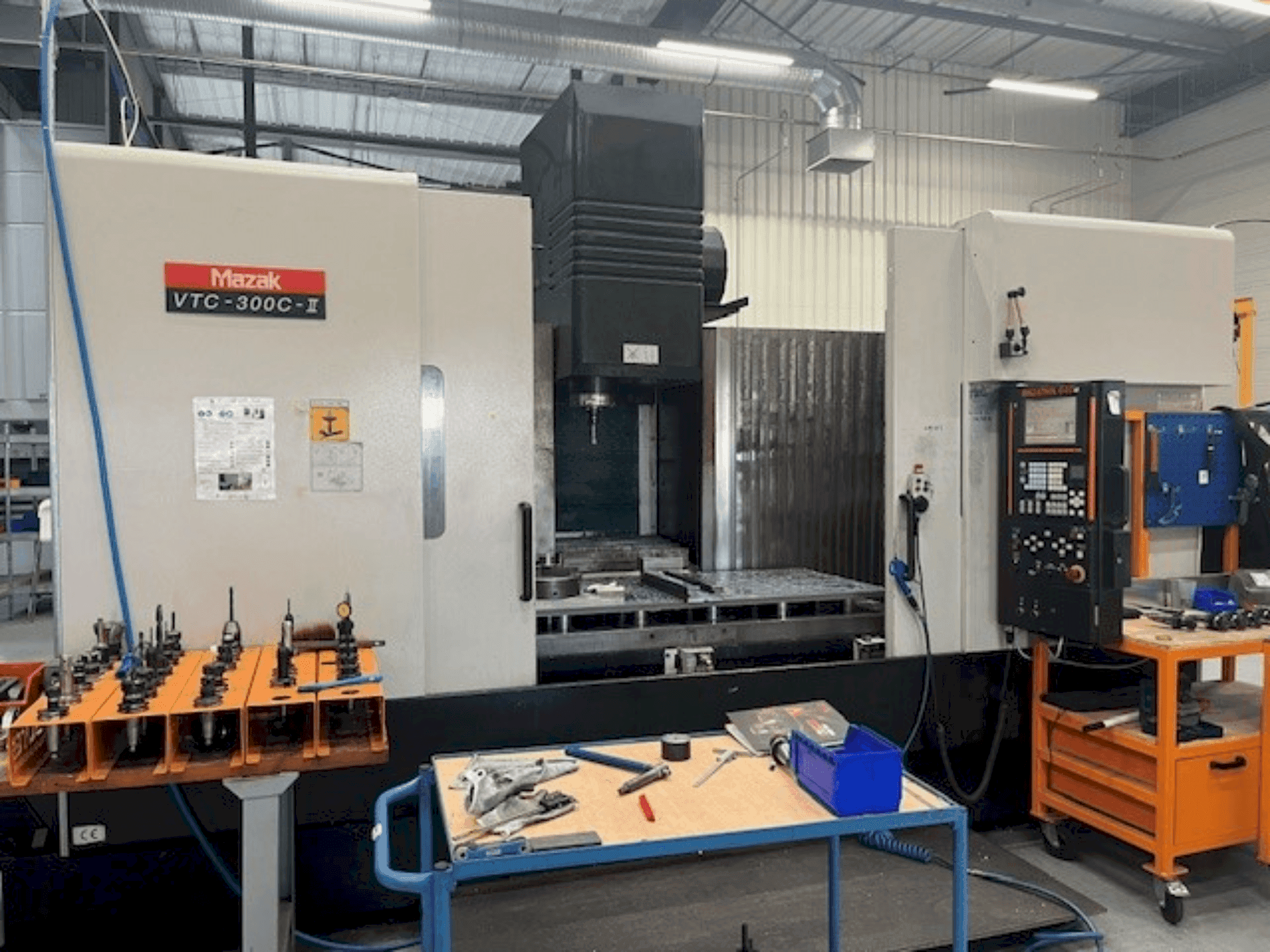 Вид станка Mazak VTC-300C-II  спереди