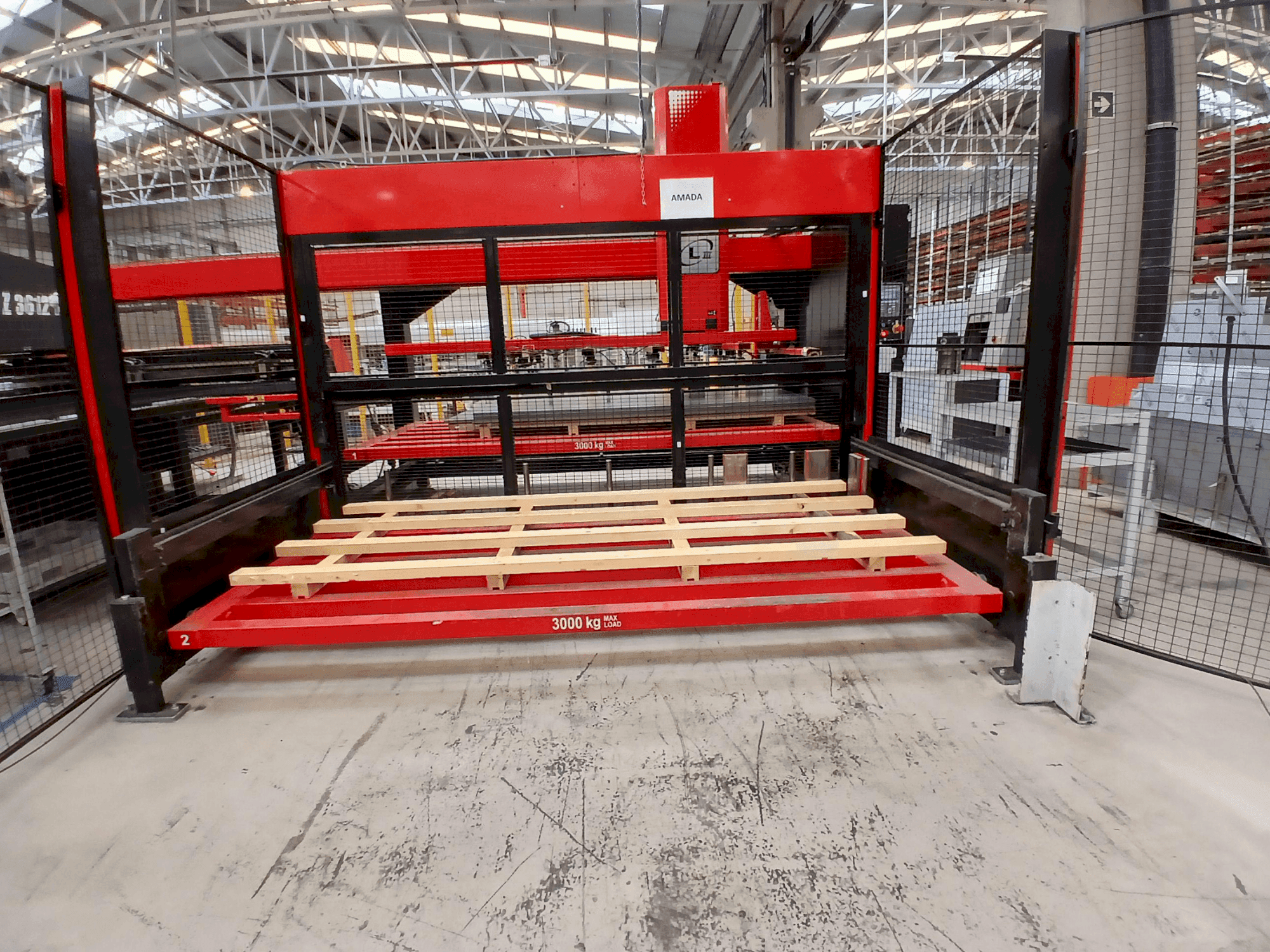 Вид станка AMADA EMZ3612M2  спереди