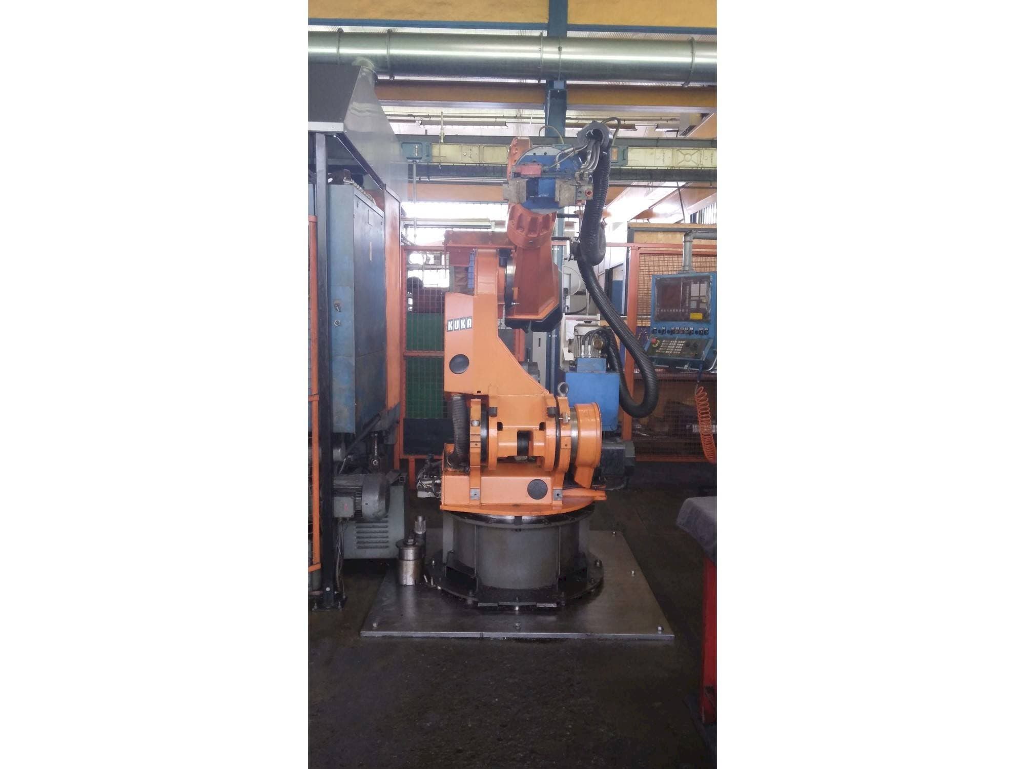 Вид станка KUKA IR 760/120.0 спереди