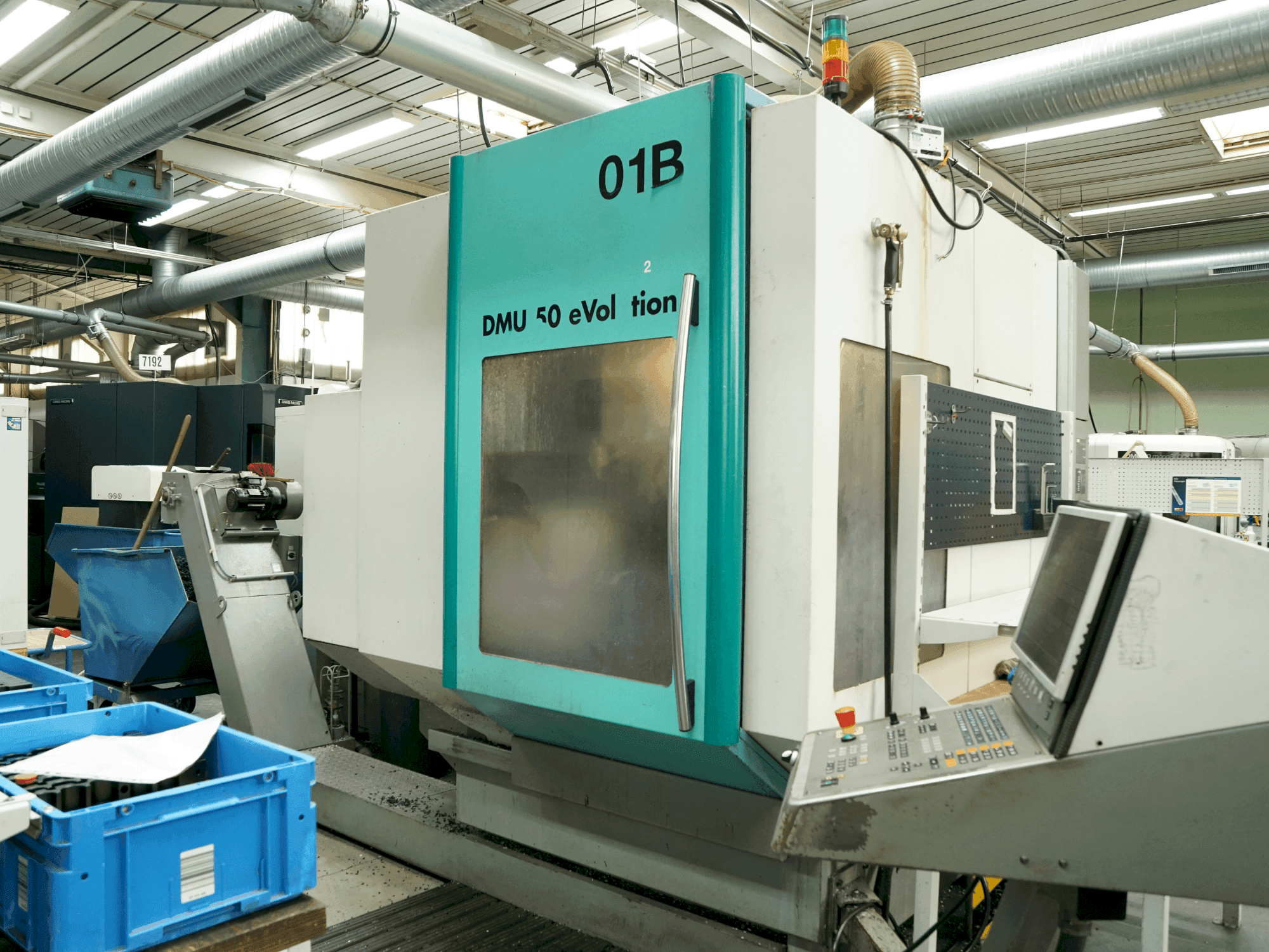 Вид станка DECKEL MAHO DMU 50 Evolution (2000)  спереди