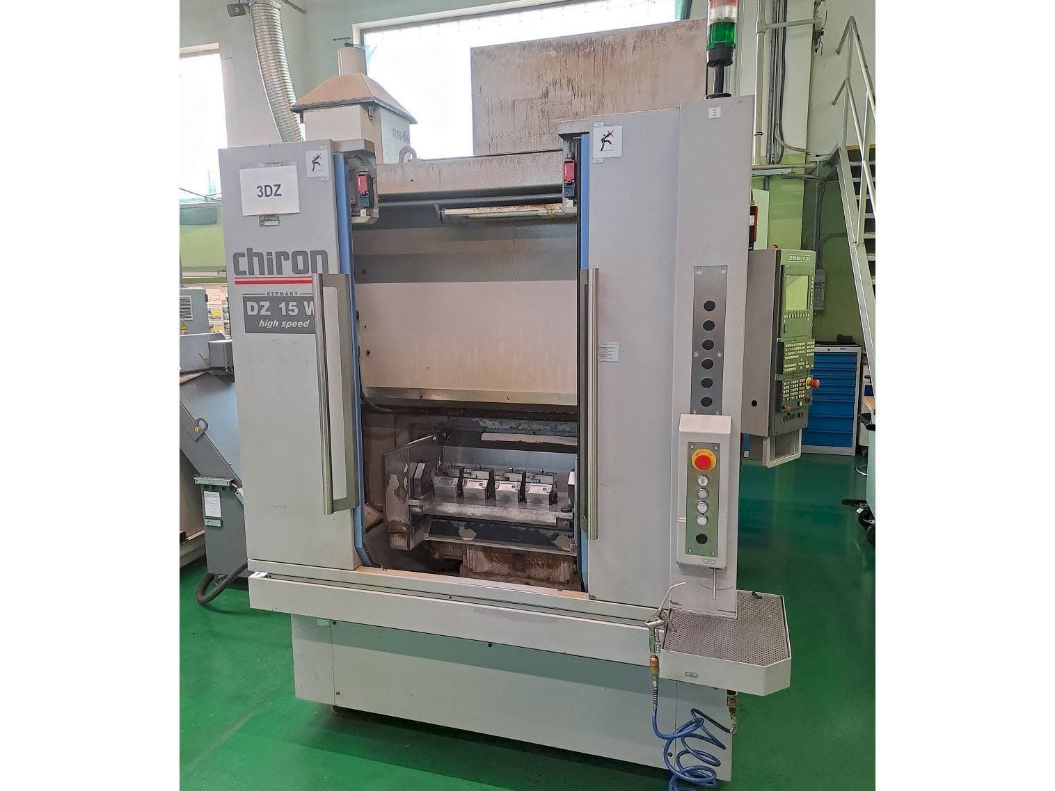 Вид станка CHIRON DZ 15W HS  спереди