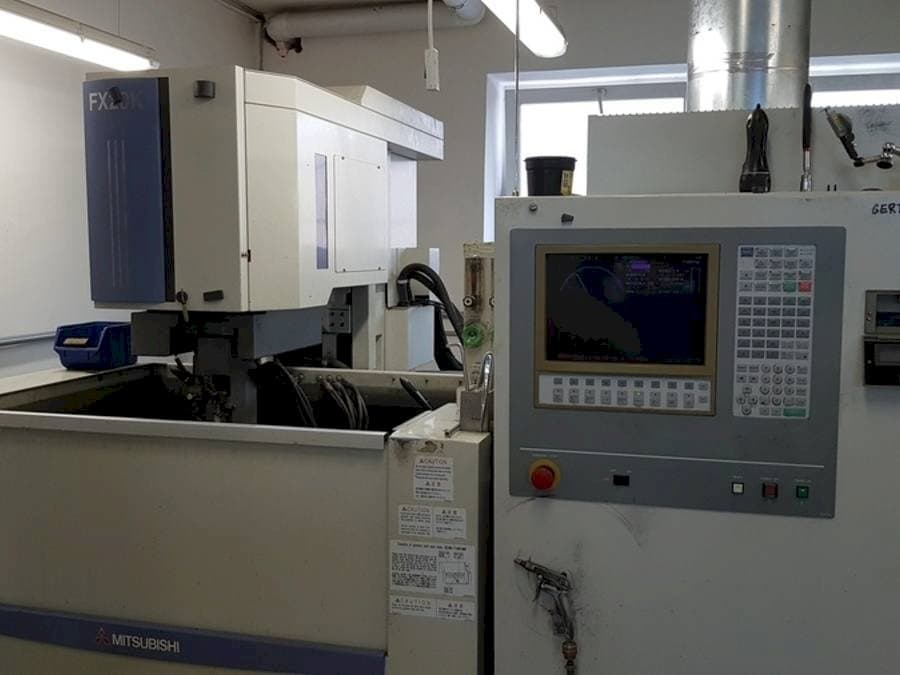 Вид станка Mitsubishi FX 20  спереди